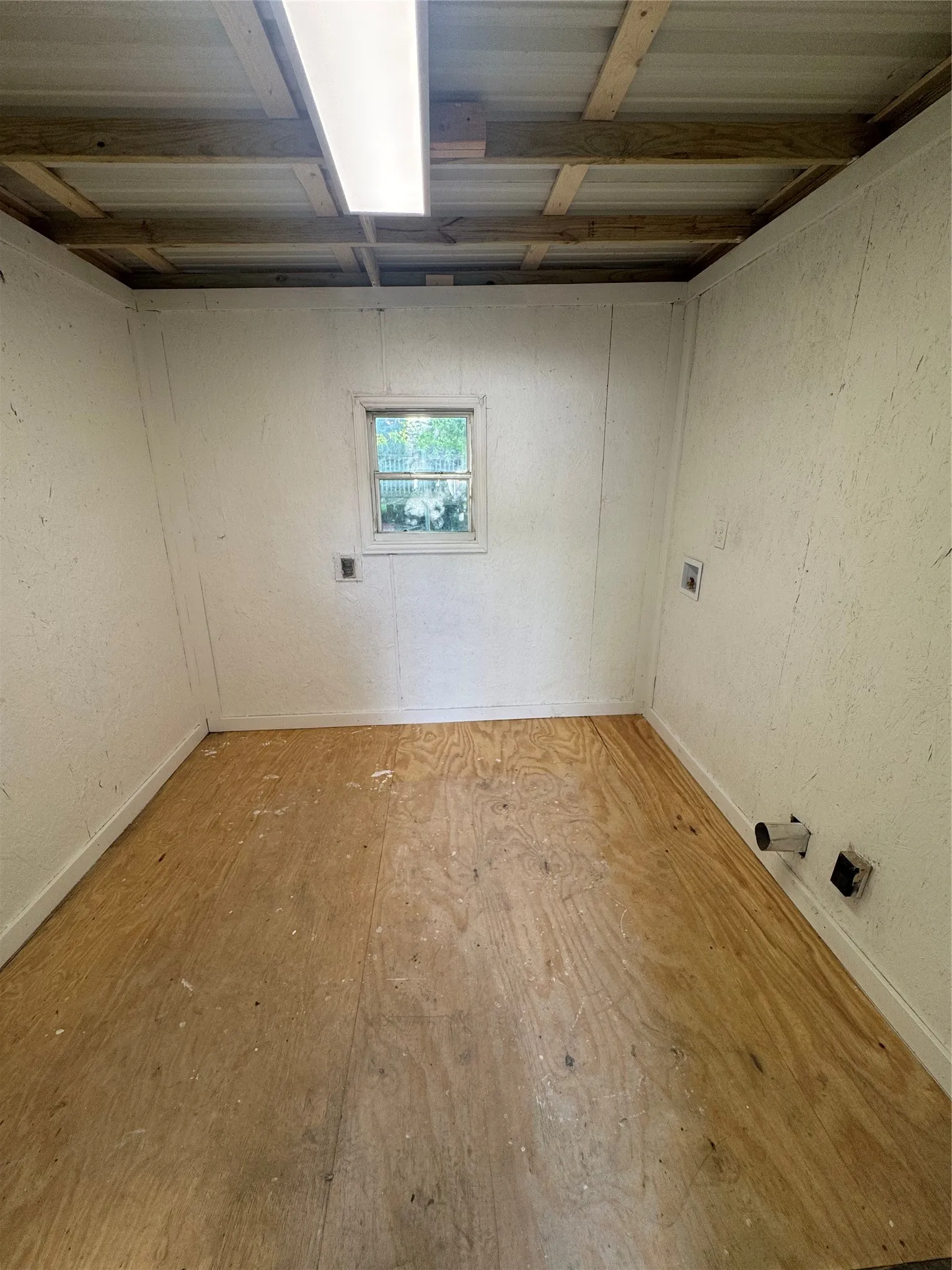 Single Family Residence For Sale in Van Zandt County , 606 W Wolfe Street, Grand Saline, Texas 75140, 2 Bedroom, 1 Bathroom, Garage spaces, 904 Sqft, built in 1953, mls#21335071, Real Estate Agent in Grand Saline, Homes For Sale in Van Zandt county, Homes For Sale in Grand Saline, Realtor in Grand Saline Texas, Real Estate Brokerage Independent Realty Texas, Luminita Cordes Realtor