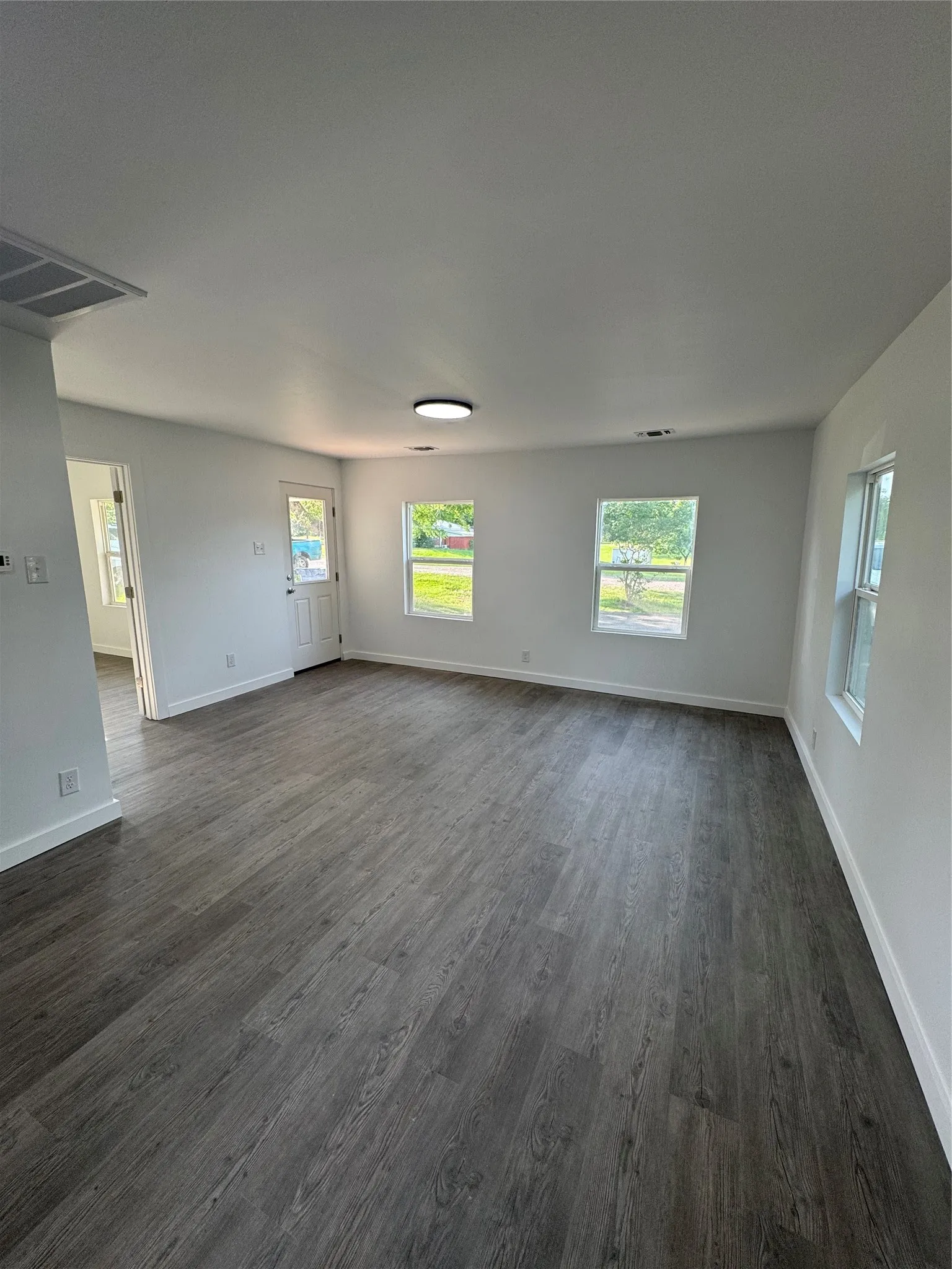 Single Family Residence For Sale in Van Zandt County , 606 W Wolfe Street, Grand Saline, Texas 75140, 2 Bedroom, 1 Bathroom, Garage spaces, 904 Sqft, built in 1953, mls#21335071, Real Estate Agent in Grand Saline, Homes For Sale in Van Zandt county, Homes For Sale in Grand Saline, Realtor in Grand Saline Texas, Real Estate Brokerage Independent Realty Texas, Luminita Cordes Realtor