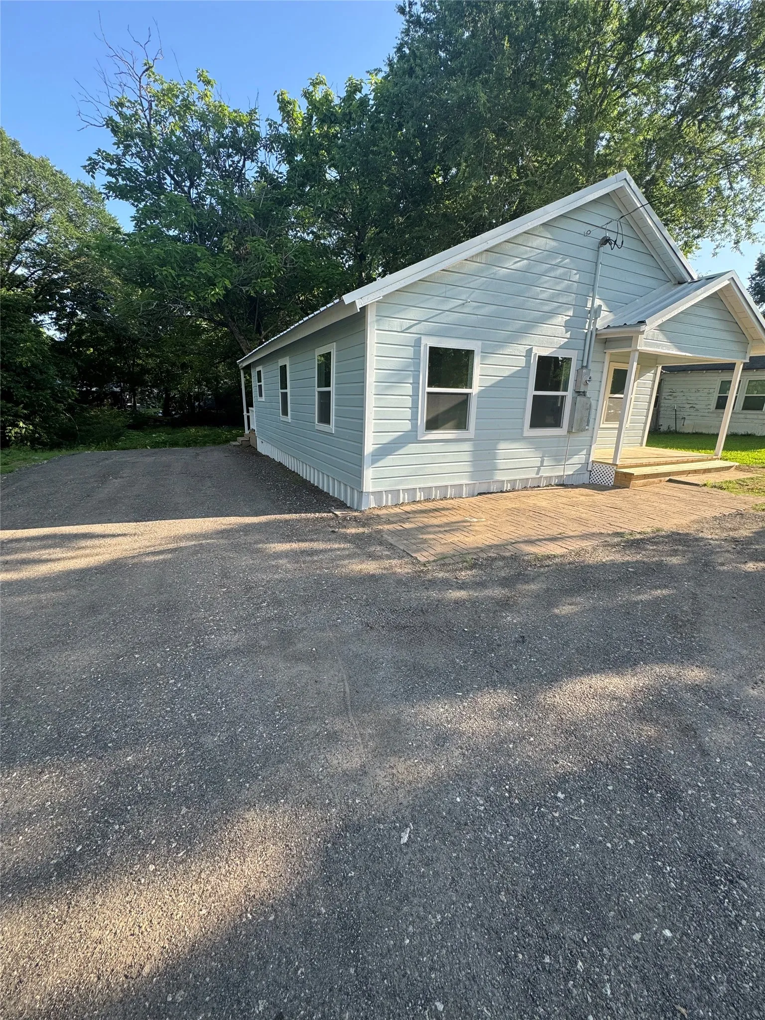 Single Family Residence For Sale in Van Zandt County , 606 W Wolfe Street, Grand Saline, Texas 75140, 2 Bedroom, 1 Bathroom, Garage spaces, 904 Sqft, built in 1953, mls#21335071, Real Estate Agent in Grand Saline, Homes For Sale in Van Zandt county, Homes For Sale in Grand Saline, Realtor in Grand Saline Texas, Real Estate Brokerage Independent Realty Texas, Luminita Cordes Realtor