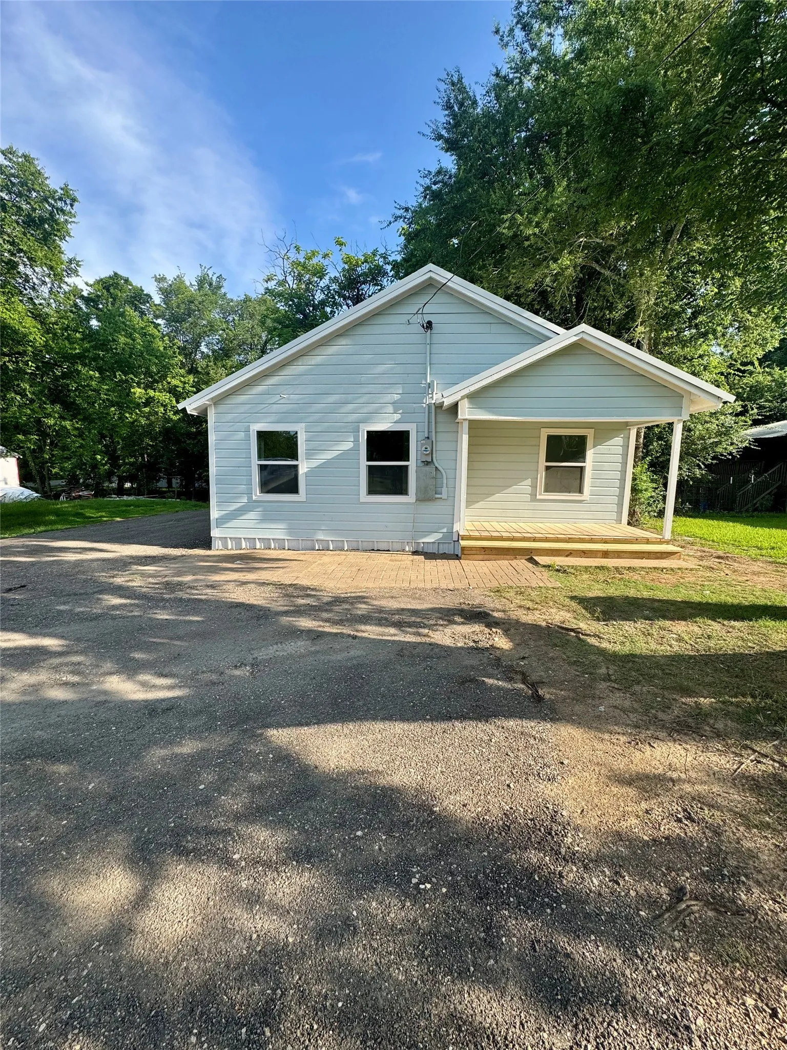 Single Family Residence For Sale in Van Zandt County , 606 W Wolfe Street, Grand Saline, Texas 75140, 2 Bedroom, 1 Bathroom, Garage spaces, 904 Sqft, built in 1953, mls#21335071, Real Estate Agent in Grand Saline, Homes For Sale in Van Zandt county, Homes For Sale in Grand Saline, Realtor in Grand Saline Texas, Real Estate Brokerage Independent Realty Texas, Luminita Cordes Realtor