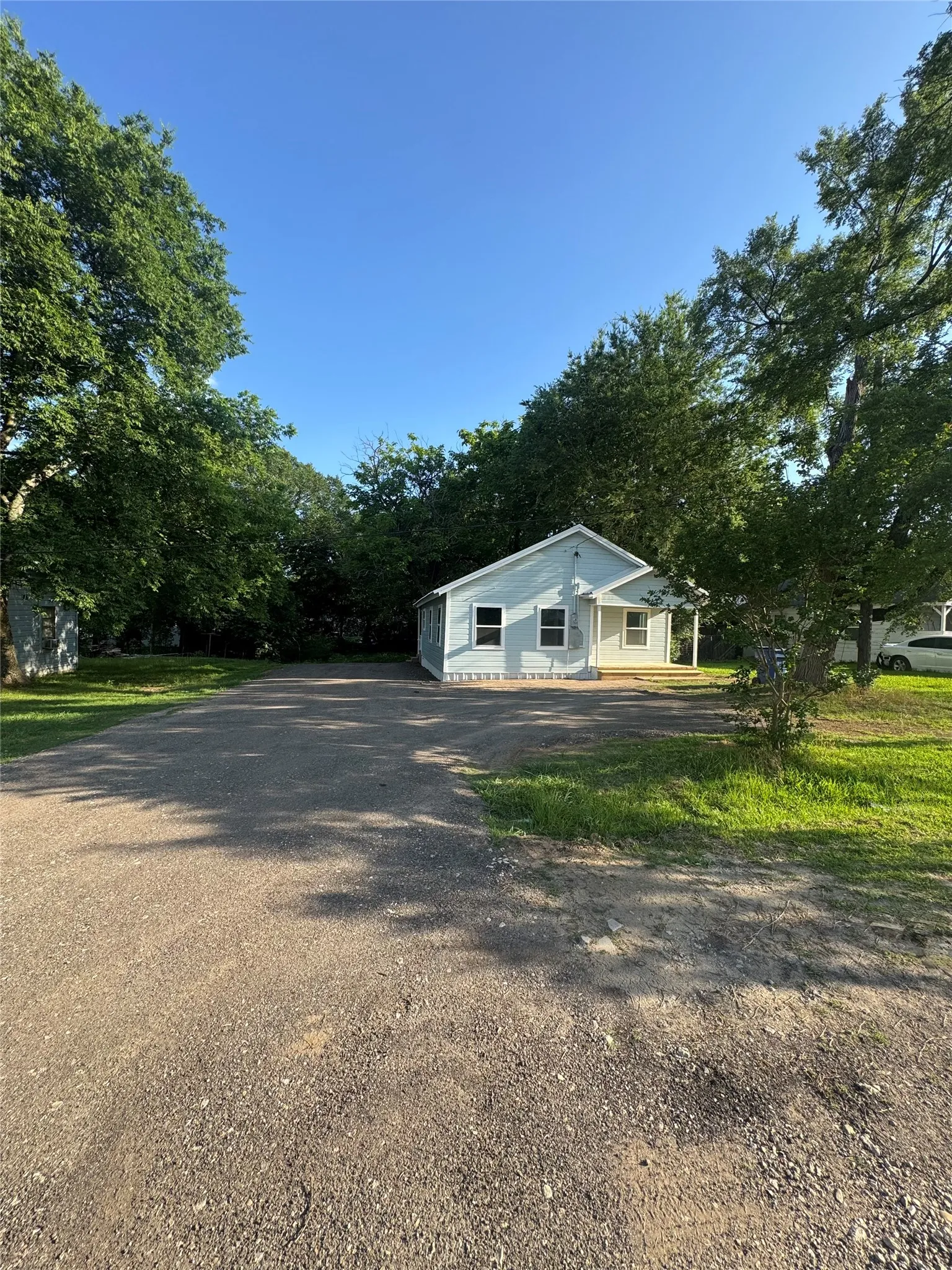 Single Family Residence For Sale in Van Zandt County , 606 W Wolfe Street, Grand Saline, Texas 75140, 2 Bedroom, 1 Bathroom, Garage spaces, 904 Sqft, built in 1953, mls#21335071, Real Estate Agent in Grand Saline, Homes For Sale in Van Zandt county, Homes For Sale in Grand Saline, Realtor in Grand Saline Texas, Real Estate Brokerage Independent Realty Texas, Luminita Cordes Realtor