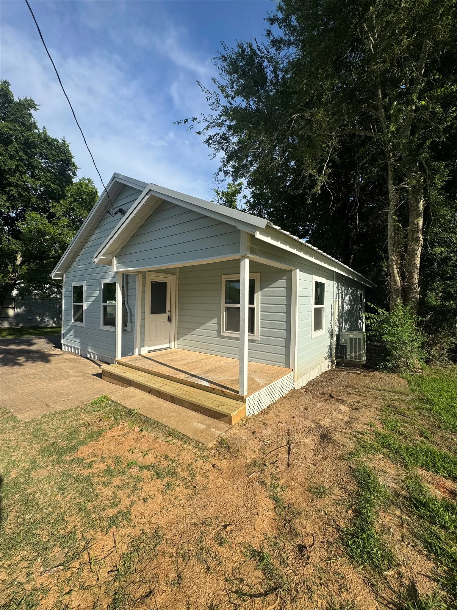 Single Family Residence For Sale in Van Zandt County , 606 W Wolfe Street, Grand Saline, Texas 75140, 2 Bedroom, 1 Bathroom, Garage spaces, 904 Sqft, built in 1953, mls#21335071, Real Estate Agent in Grand Saline, Homes For Sale in Van Zandt county, Homes For Sale in Grand Saline, Realtor in Grand Saline Texas, Real Estate Brokerage Independent Realty Texas, Luminita Cordes Realtor