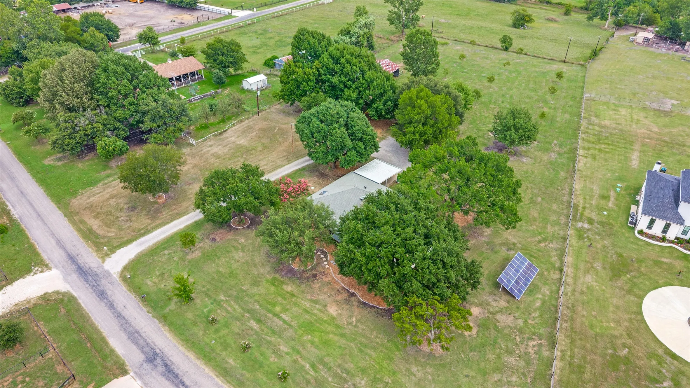 Single Family Residence For Sale in Collin County , 5713 Pecan Place Drive, Mc Kinney, Texas 75071, 4 Bedroom, 3 Bathroom, 2 Garage spaces, 2,255 Sqft, built in 1978, mls#21334672, Real Estate Agent in Mc Kinney, Homes For Sale in Collin county, Homes For Sale in Mc Kinney, Realtor in Mc Kinney Texas, Real Estate Brokerage Independent Realty Texas, Luminita Cordes Realtor