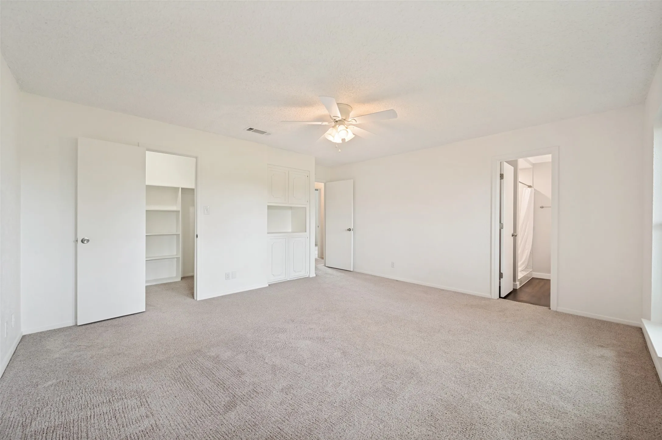 Single Family Residence For Sale in Collin County , 5713 Pecan Place Drive, Mc Kinney, Texas 75071, 4 Bedroom, 3 Bathroom, 2 Garage spaces, 2,255 Sqft, built in 1978, mls#21334672, Real Estate Agent in Mc Kinney, Homes For Sale in Collin county, Homes For Sale in Mc Kinney, Realtor in Mc Kinney Texas, Real Estate Brokerage Independent Realty Texas, Luminita Cordes Realtor