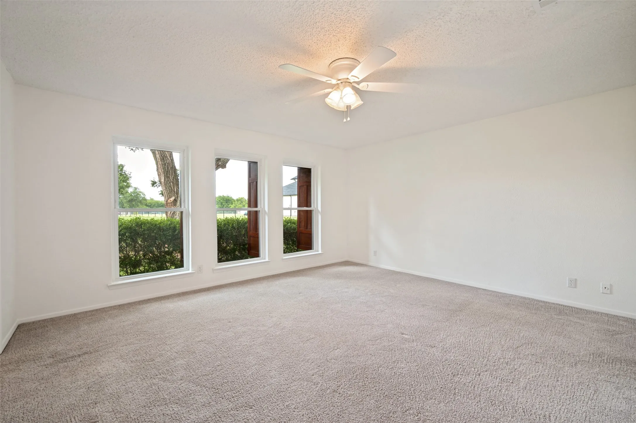 Single Family Residence For Sale in Collin County , 5713 Pecan Place Drive, Mc Kinney, Texas 75071, 4 Bedroom, 3 Bathroom, 2 Garage spaces, 2,255 Sqft, built in 1978, mls#21334672, Real Estate Agent in Mc Kinney, Homes For Sale in Collin county, Homes For Sale in Mc Kinney, Realtor in Mc Kinney Texas, Real Estate Brokerage Independent Realty Texas, Luminita Cordes Realtor