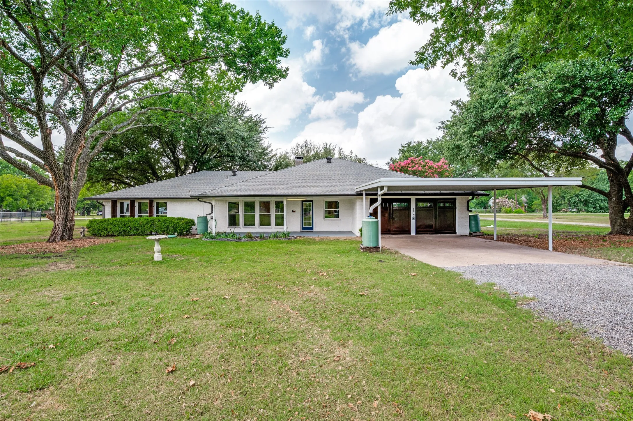 Single Family Residence For Sale in Collin County , 5713 Pecan Place Drive, Mc Kinney, Texas 75071, 4 Bedroom, 3 Bathroom, 2 Garage spaces, 2,255 Sqft, built in 1978, mls#21334672, Real Estate Agent in Mc Kinney, Homes For Sale in Collin county, Homes For Sale in Mc Kinney, Realtor in Mc Kinney Texas, Real Estate Brokerage Independent Realty Texas, Luminita Cordes Realtor