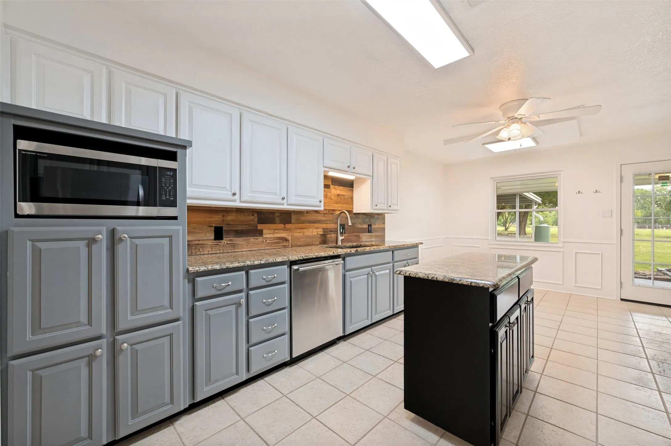 Single Family Residence For Sale in Collin County , 5713 Pecan Place Drive, Mc Kinney, Texas 75071, 4 Bedroom, 3 Bathroom, 2 Garage spaces, 2,255 Sqft, built in 1978, mls#21334672, Real Estate Agent in Mc Kinney, Homes For Sale in Collin county, Homes For Sale in Mc Kinney, Realtor in Mc Kinney Texas, Real Estate Brokerage Independent Realty Texas, Luminita Cordes Realtor