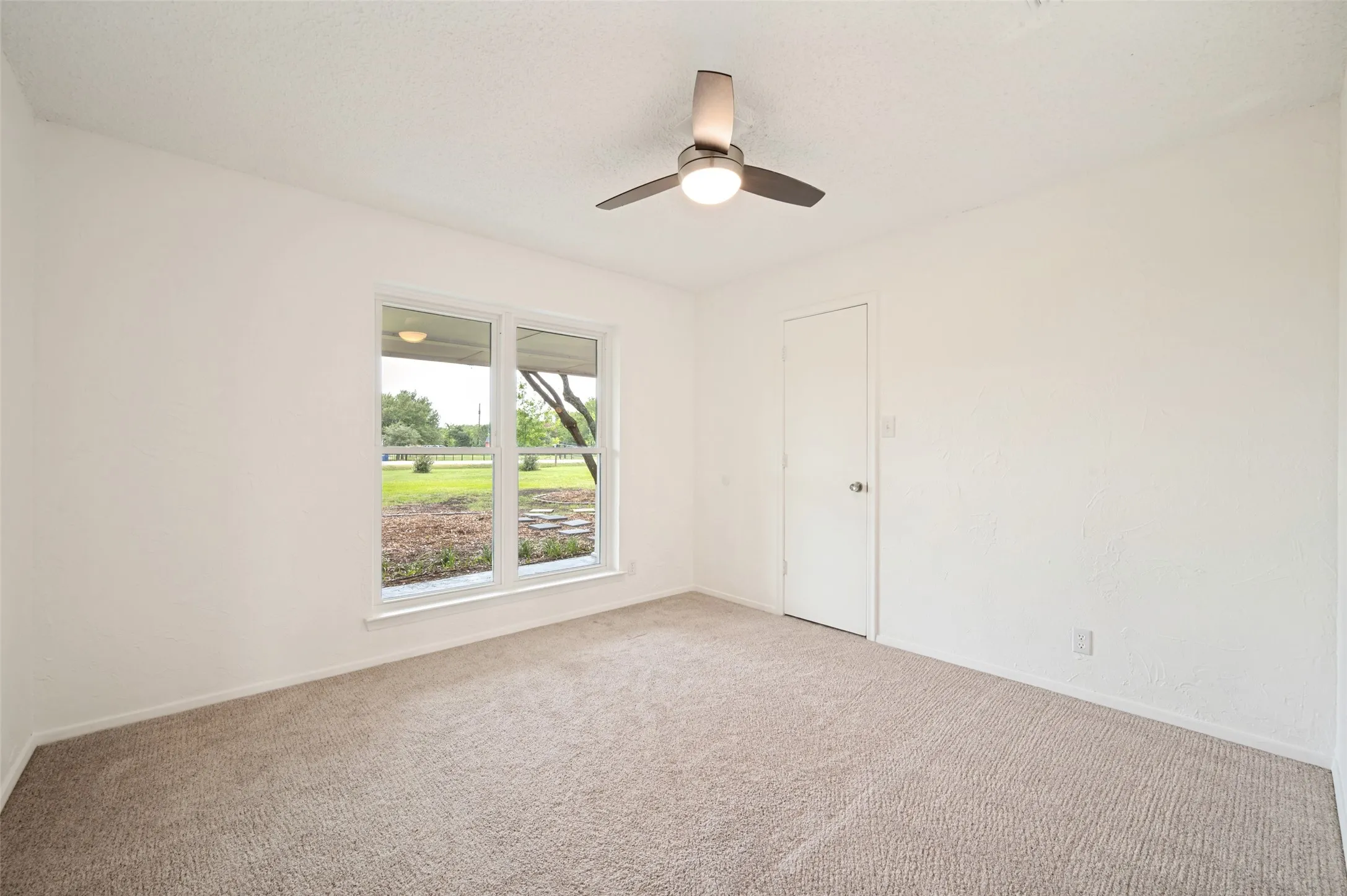 Single Family Residence For Sale in Collin County , 5713 Pecan Place Drive, Mc Kinney, Texas 75071, 4 Bedroom, 3 Bathroom, 2 Garage spaces, 2,255 Sqft, built in 1978, mls#21334672, Real Estate Agent in Mc Kinney, Homes For Sale in Collin county, Homes For Sale in Mc Kinney, Realtor in Mc Kinney Texas, Real Estate Brokerage Independent Realty Texas, Luminita Cordes Realtor