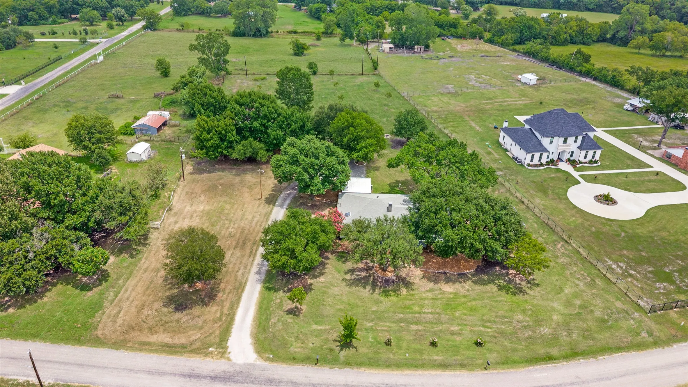 Single Family Residence For Sale in Collin County , 5713 Pecan Place Drive, Mc Kinney, Texas 75071, 4 Bedroom, 3 Bathroom, 2 Garage spaces, 2,255 Sqft, built in 1978, mls#21334672, Real Estate Agent in Mc Kinney, Homes For Sale in Collin county, Homes For Sale in Mc Kinney, Realtor in Mc Kinney Texas, Real Estate Brokerage Independent Realty Texas, Luminita Cordes Realtor