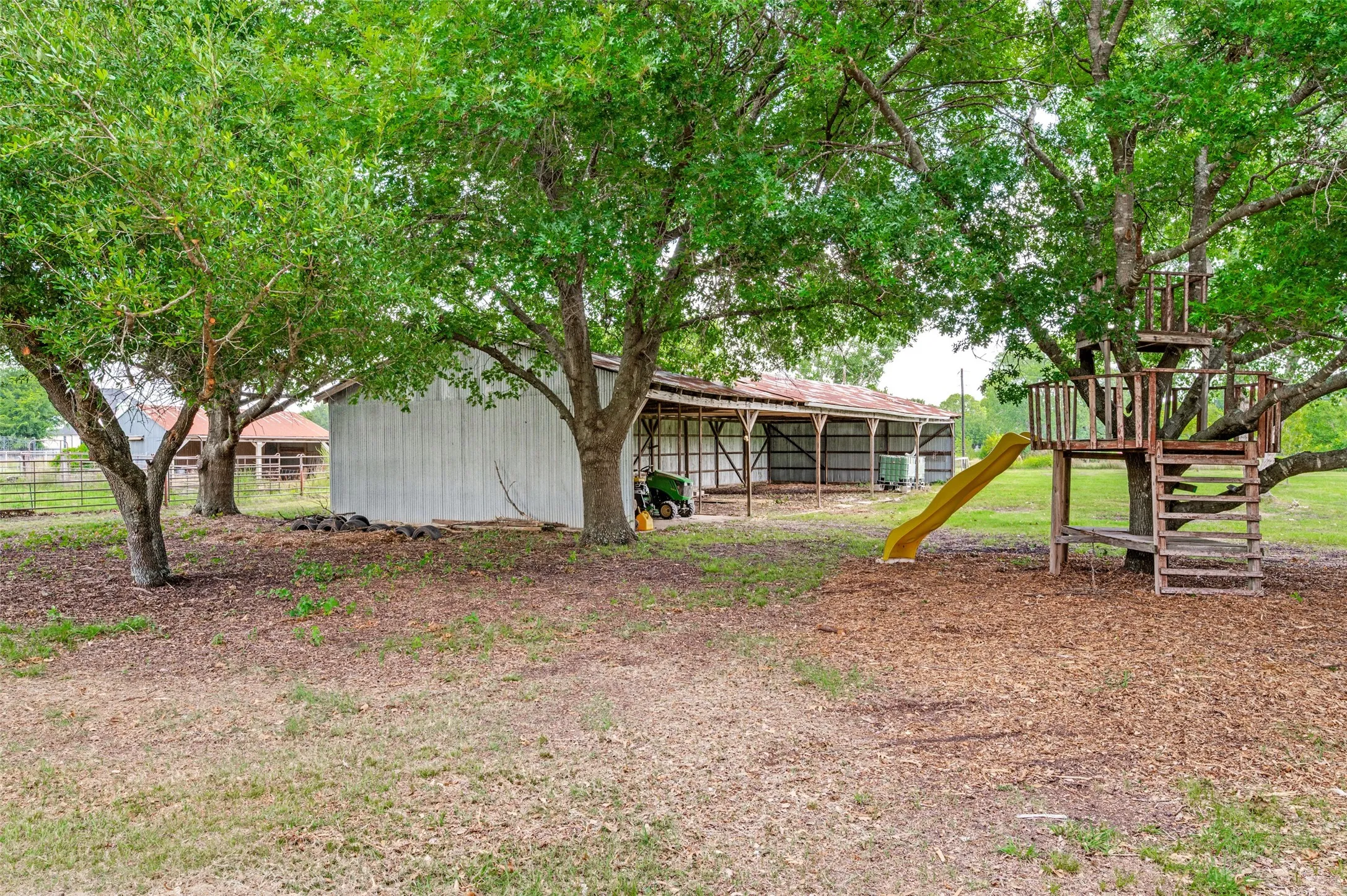 Single Family Residence For Sale in Collin County , 5713 Pecan Place Drive, Mc Kinney, Texas 75071, 4 Bedroom, 3 Bathroom, 2 Garage spaces, 2,255 Sqft, built in 1978, mls#21334672, Real Estate Agent in Mc Kinney, Homes For Sale in Collin county, Homes For Sale in Mc Kinney, Realtor in Mc Kinney Texas, Real Estate Brokerage Independent Realty Texas, Luminita Cordes Realtor
