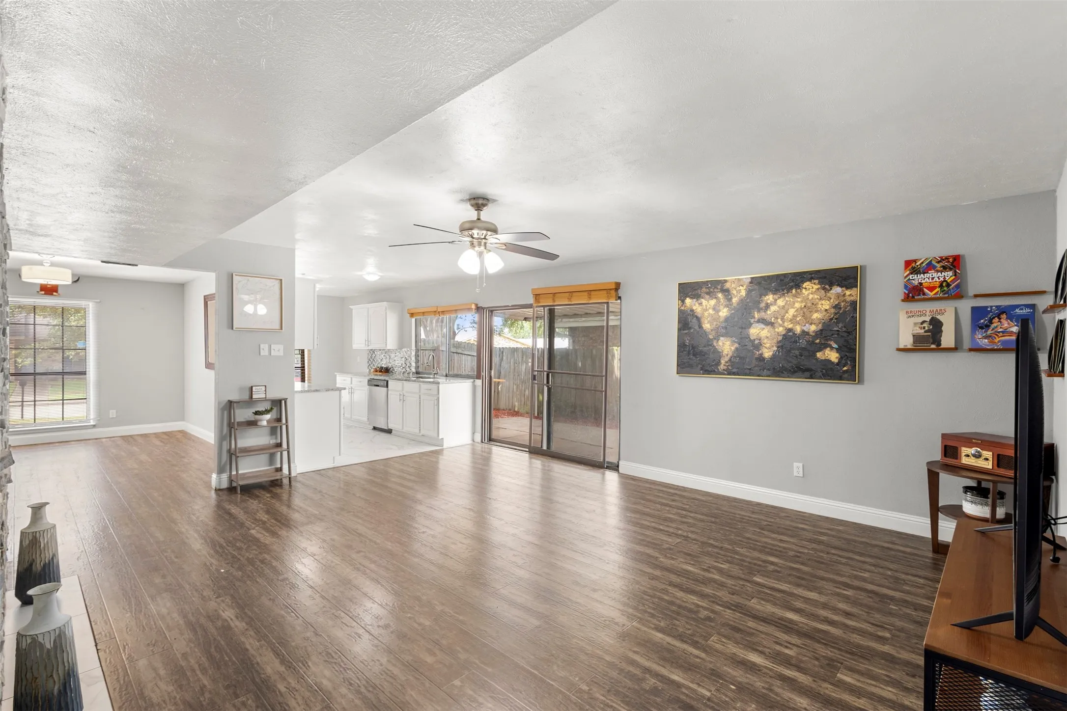 Single Family Residence For Sale in Dallas County , 7334 Blue Sage Drive, Dallas, Texas 75249, 3 Bedroom, 2 Bathroom, 2 Garage spaces, 1,542 Sqft, built in 1977, mls#21335066, Real Estate Agent in Dallas, Homes For Sale in Dallas county, Homes For Sale in Dallas, Realtor in Dallas Texas, Real Estate Brokerage Independent Realty Texas, Luminita Cordes Realtor