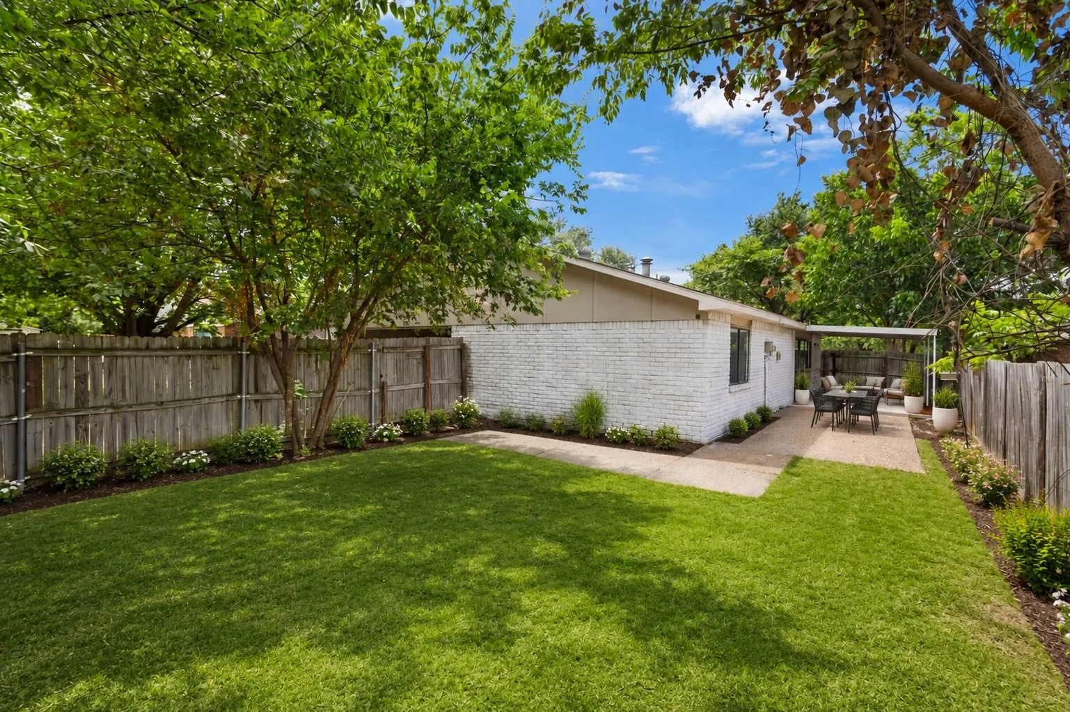 Single Family Residence For Sale in Dallas County , 7334 Blue Sage Drive, Dallas, Texas 75249, 3 Bedroom, 2 Bathroom, 2 Garage spaces, 1,542 Sqft, built in 1977, mls#21335066, Real Estate Agent in Dallas, Homes For Sale in Dallas county, Homes For Sale in Dallas, Realtor in Dallas Texas, Real Estate Brokerage Independent Realty Texas, Luminita Cordes Realtor