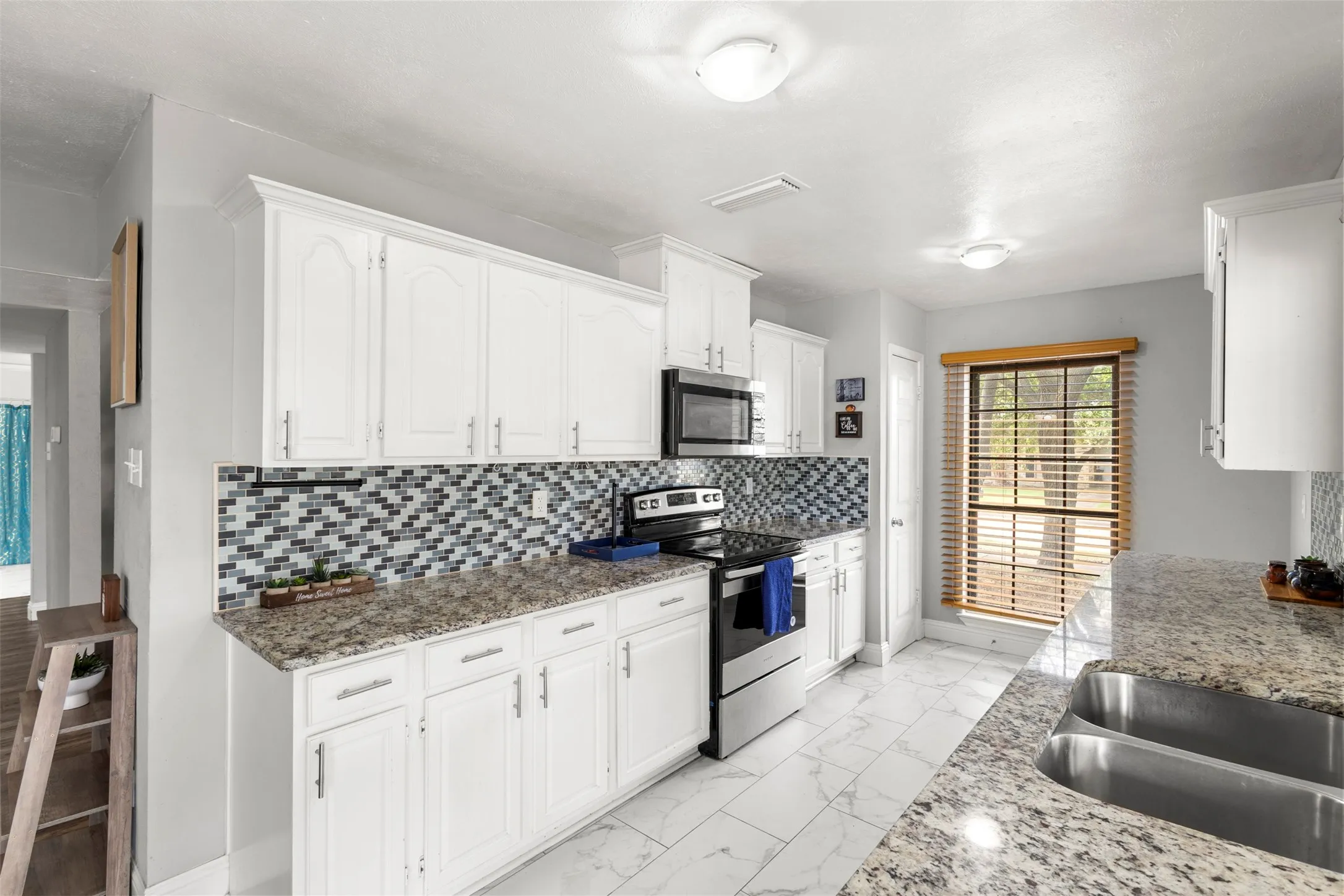 Single Family Residence For Sale in Dallas County , 7334 Blue Sage Drive, Dallas, Texas 75249, 3 Bedroom, 2 Bathroom, 2 Garage spaces, 1,542 Sqft, built in 1977, mls#21335066, Real Estate Agent in Dallas, Homes For Sale in Dallas county, Homes For Sale in Dallas, Realtor in Dallas Texas, Real Estate Brokerage Independent Realty Texas, Luminita Cordes Realtor
