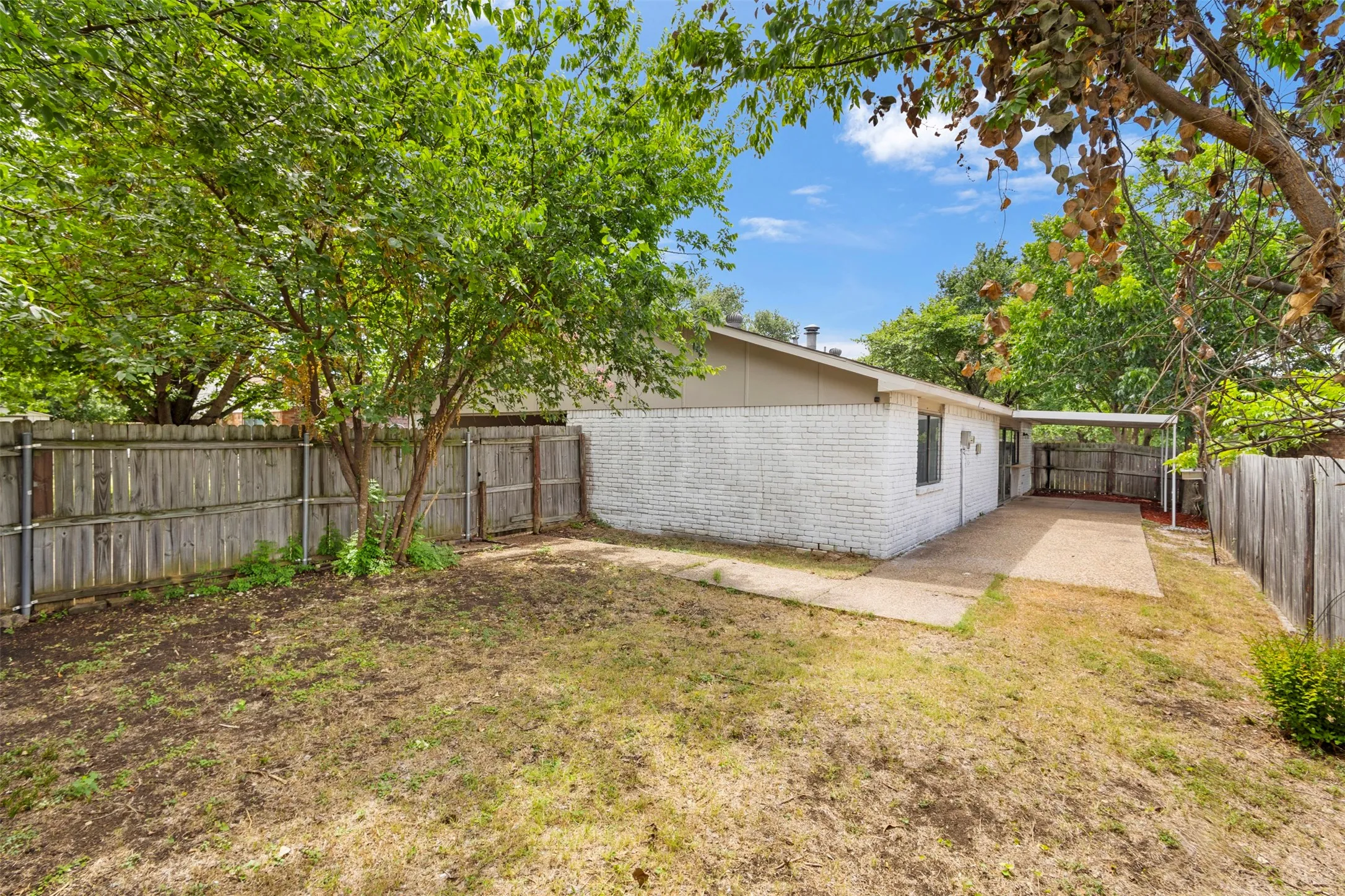 Single Family Residence For Sale in Dallas County , 7334 Blue Sage Drive, Dallas, Texas 75249, 3 Bedroom, 2 Bathroom, 2 Garage spaces, 1,542 Sqft, built in 1977, mls#21335066, Real Estate Agent in Dallas, Homes For Sale in Dallas county, Homes For Sale in Dallas, Realtor in Dallas Texas, Real Estate Brokerage Independent Realty Texas, Luminita Cordes Realtor