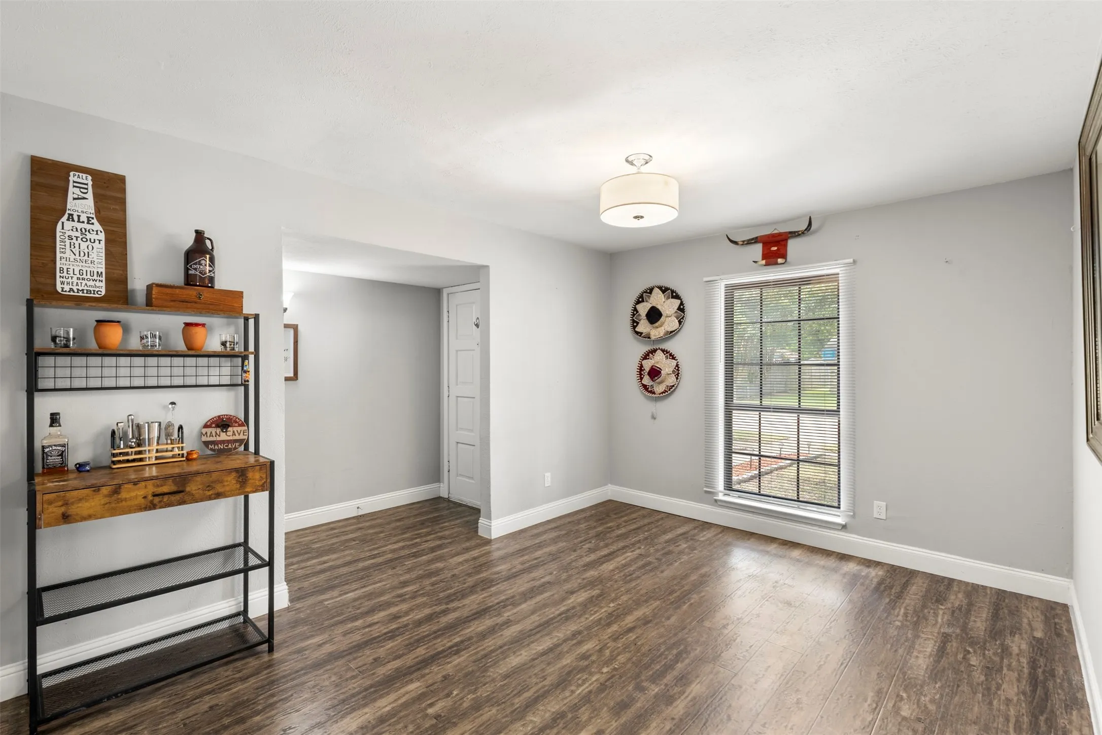 Single Family Residence For Sale in Dallas County , 7334 Blue Sage Drive, Dallas, Texas 75249, 3 Bedroom, 2 Bathroom, 2 Garage spaces, 1,542 Sqft, built in 1977, mls#21335066, Real Estate Agent in Dallas, Homes For Sale in Dallas county, Homes For Sale in Dallas, Realtor in Dallas Texas, Real Estate Brokerage Independent Realty Texas, Luminita Cordes Realtor
