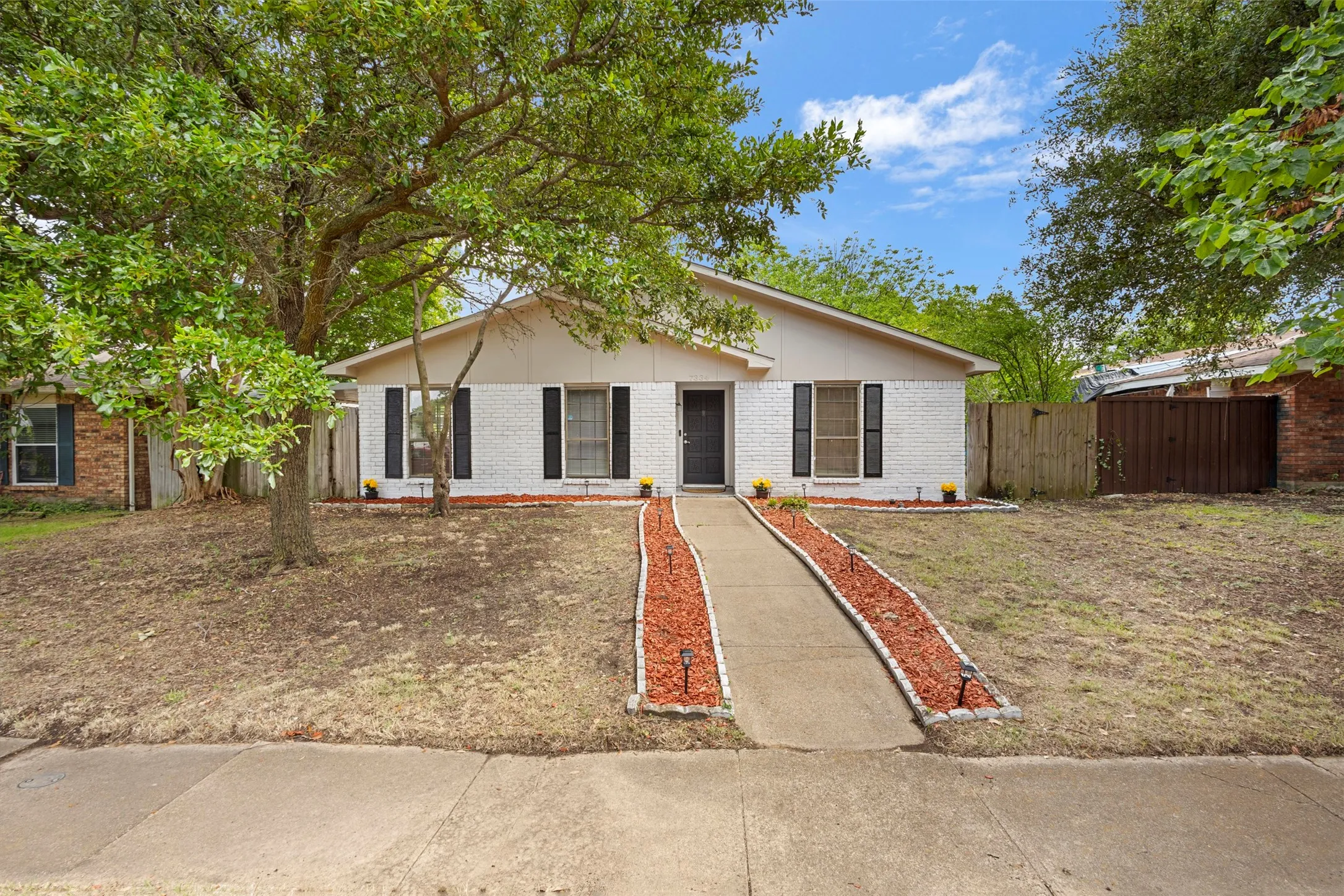 Single Family Residence For Sale in Dallas County , 7334 Blue Sage Drive, Dallas, Texas 75249, 3 Bedroom, 2 Bathroom, 2 Garage spaces, 1,542 Sqft, built in 1977, mls#21335066, Real Estate Agent in Dallas, Homes For Sale in Dallas county, Homes For Sale in Dallas, Realtor in Dallas Texas, Real Estate Brokerage Independent Realty Texas, Luminita Cordes Realtor