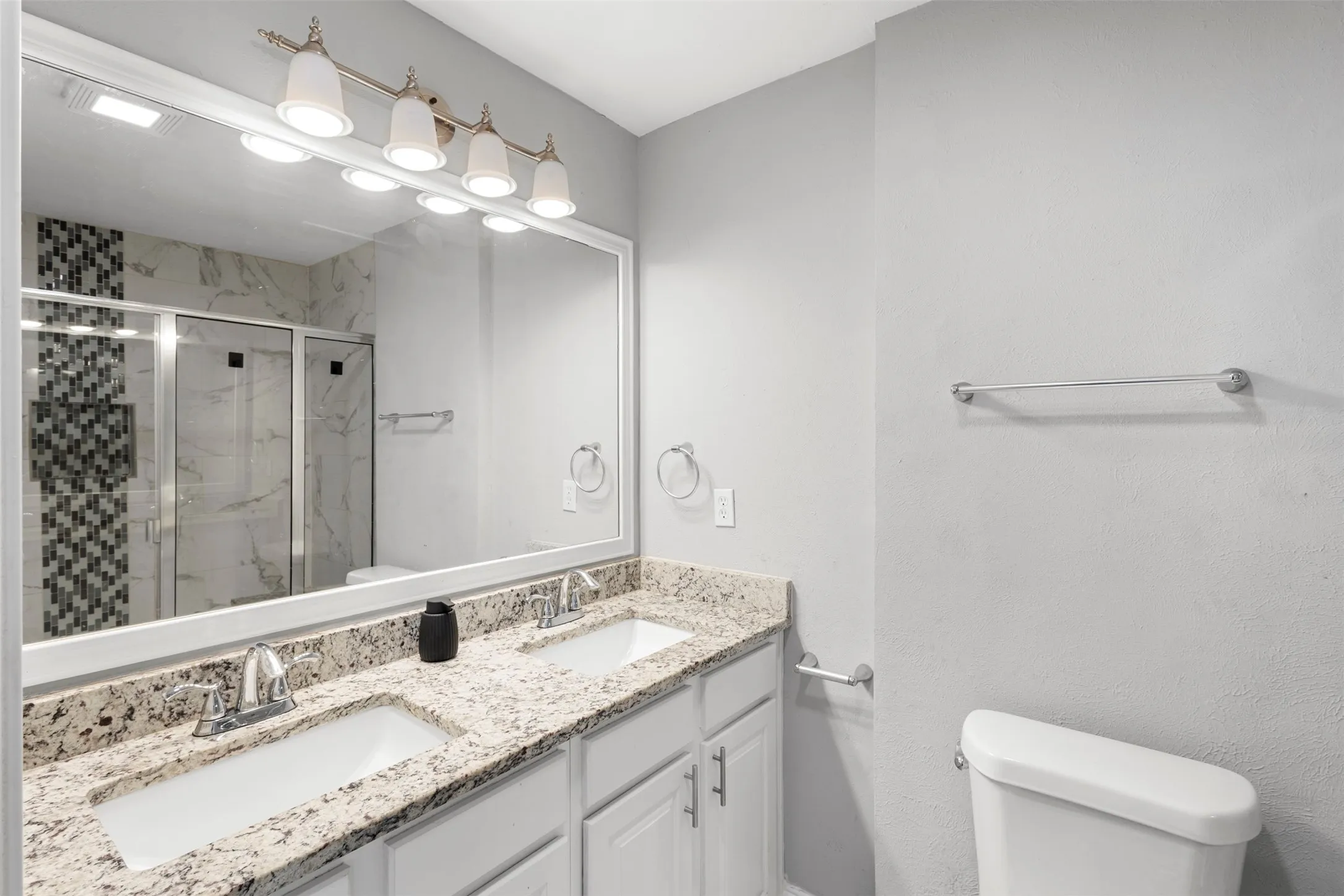 Single Family Residence For Sale in Dallas County , 7334 Blue Sage Drive, Dallas, Texas 75249, 3 Bedroom, 2 Bathroom, 2 Garage spaces, 1,542 Sqft, built in 1977, mls#21335066, Real Estate Agent in Dallas, Homes For Sale in Dallas county, Homes For Sale in Dallas, Realtor in Dallas Texas, Real Estate Brokerage Independent Realty Texas, Luminita Cordes Realtor