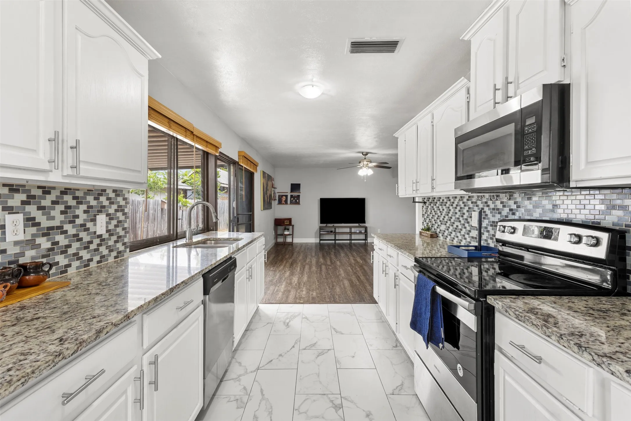 Single Family Residence For Sale in Dallas County , 7334 Blue Sage Drive, Dallas, Texas 75249, 3 Bedroom, 2 Bathroom, 2 Garage spaces, 1,542 Sqft, built in 1977, mls#21335066, Real Estate Agent in Dallas, Homes For Sale in Dallas county, Homes For Sale in Dallas, Realtor in Dallas Texas, Real Estate Brokerage Independent Realty Texas, Luminita Cordes Realtor