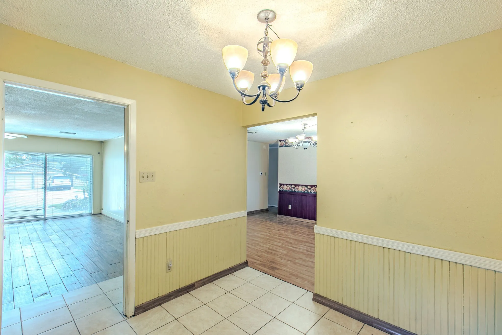 Single Family Residence For Sale in Dallas County , 3029 Esters Court, Irving, Texas 75062, 4 Bedroom, 2 Bathroom, Garage spaces, 1,965 Sqft, built in 1966, mls#21335077, Real Estate Agent in Irving, Homes For Sale in Dallas county, Homes For Sale in Irving, Realtor in Irving Texas, Real Estate Brokerage Independent Realty Texas, Luminita Cordes Realtor