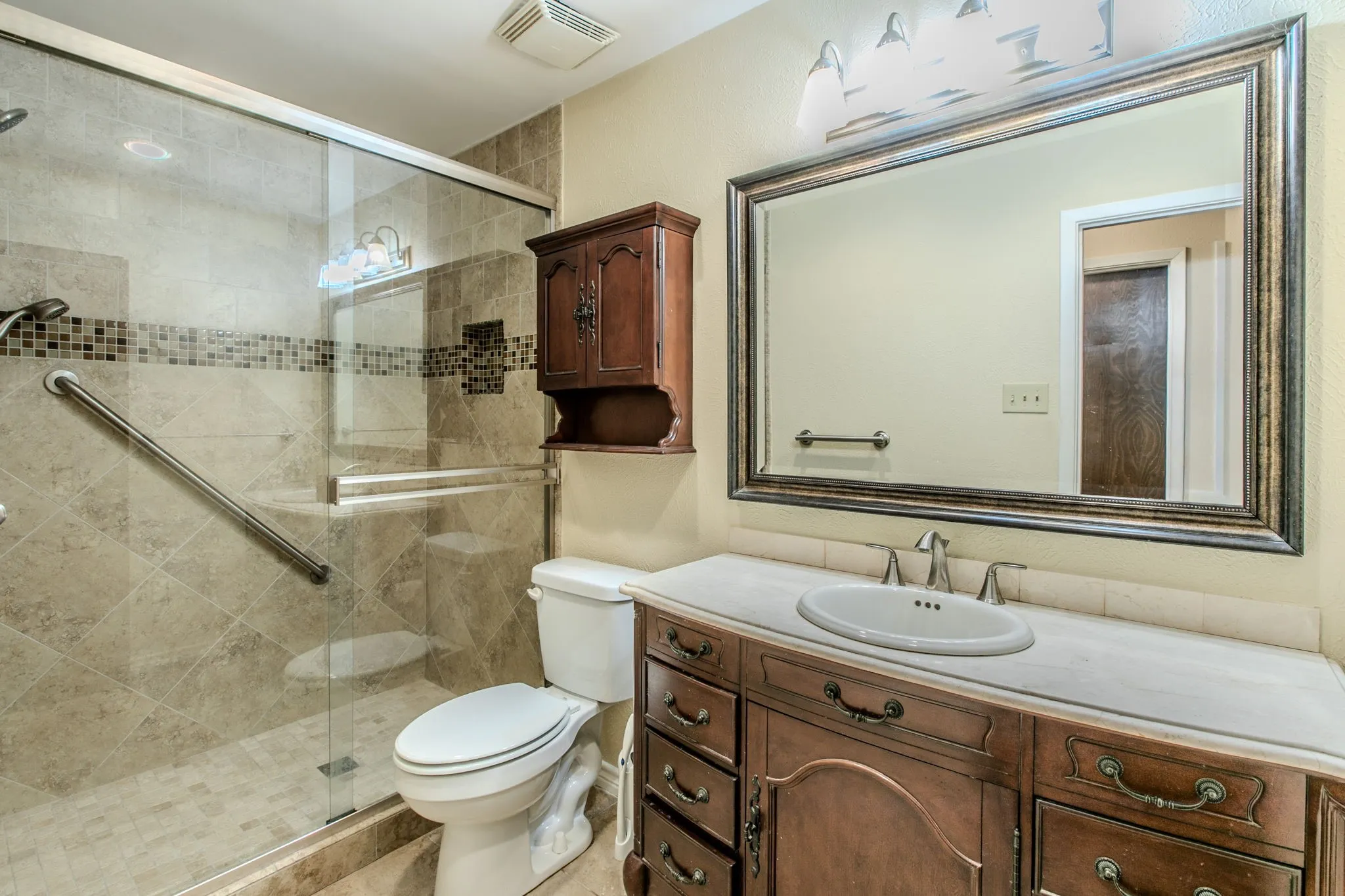 Single Family Residence For Sale in Dallas County , 3029 Esters Court, Irving, Texas 75062, 4 Bedroom, 2 Bathroom, Garage spaces, 1,965 Sqft, built in 1966, mls#21335077, Real Estate Agent in Irving, Homes For Sale in Dallas county, Homes For Sale in Irving, Realtor in Irving Texas, Real Estate Brokerage Independent Realty Texas, Luminita Cordes Realtor