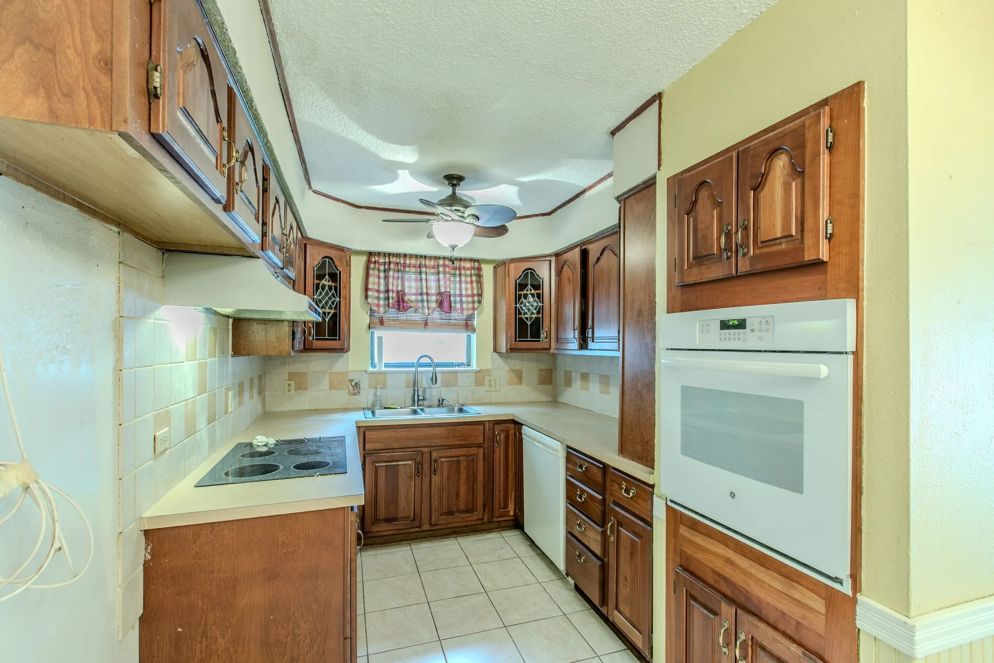 Single Family Residence For Sale in Dallas County , 3029 Esters Court, Irving, Texas 75062, 4 Bedroom, 2 Bathroom, Garage spaces, 1,965 Sqft, built in 1966, mls#21335077, Real Estate Agent in Irving, Homes For Sale in Dallas county, Homes For Sale in Irving, Realtor in Irving Texas, Real Estate Brokerage Independent Realty Texas, Luminita Cordes Realtor