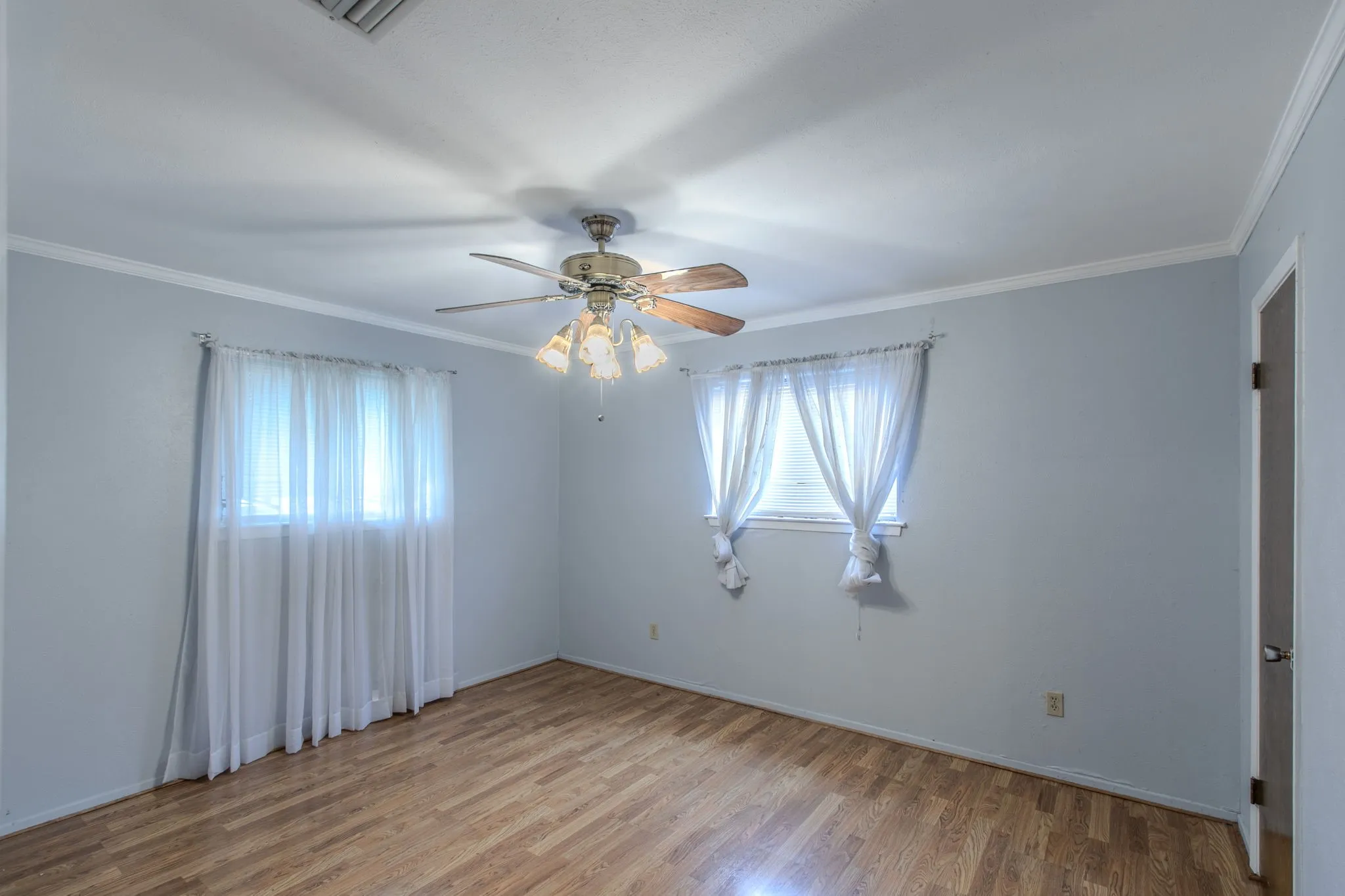 Single Family Residence For Sale in Dallas County , 3029 Esters Court, Irving, Texas 75062, 4 Bedroom, 2 Bathroom, Garage spaces, 1,965 Sqft, built in 1966, mls#21335077, Real Estate Agent in Irving, Homes For Sale in Dallas county, Homes For Sale in Irving, Realtor in Irving Texas, Real Estate Brokerage Independent Realty Texas, Luminita Cordes Realtor