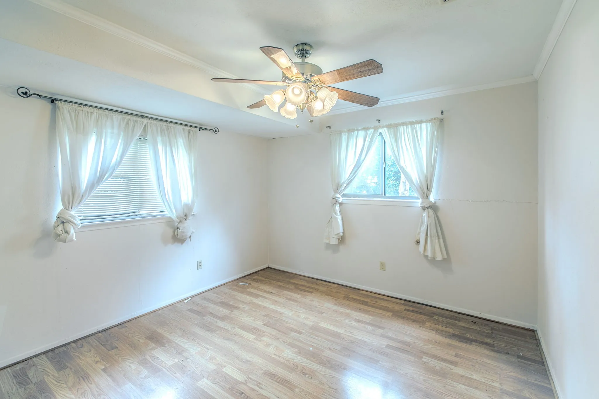 Single Family Residence For Sale in Dallas County , 3029 Esters Court, Irving, Texas 75062, 4 Bedroom, 2 Bathroom, Garage spaces, 1,965 Sqft, built in 1966, mls#21335077, Real Estate Agent in Irving, Homes For Sale in Dallas county, Homes For Sale in Irving, Realtor in Irving Texas, Real Estate Brokerage Independent Realty Texas, Luminita Cordes Realtor