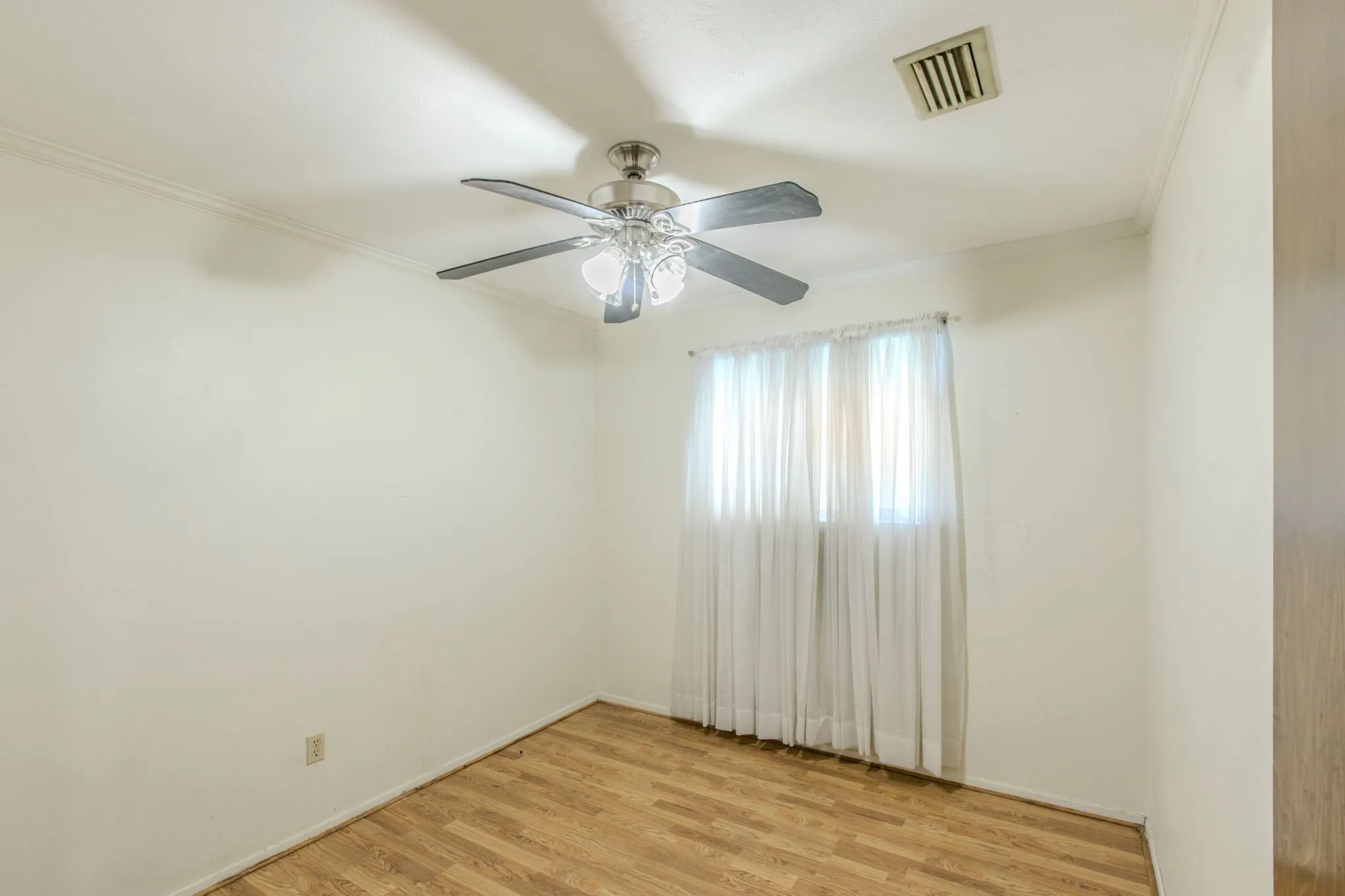 Single Family Residence For Sale in Dallas County , 3029 Esters Court, Irving, Texas 75062, 4 Bedroom, 2 Bathroom, Garage spaces, 1,965 Sqft, built in 1966, mls#21335077, Real Estate Agent in Irving, Homes For Sale in Dallas county, Homes For Sale in Irving, Realtor in Irving Texas, Real Estate Brokerage Independent Realty Texas, Luminita Cordes Realtor