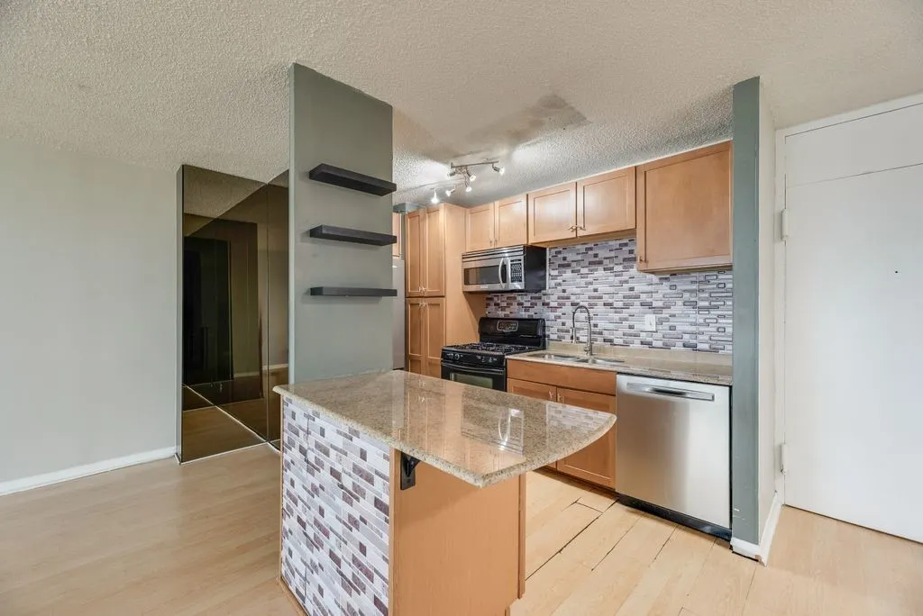 Condominium For Rent in Dallas County , 3883 Turtle Creek Boulevard 1408, Dallas, Texas 75219, 1 Bedroom, 1 Bathroom, 1 Garage spaces, 772 Sqft, built in 1963, mls#21335078, Real Estate Agent in Dallas, Homes For Rent in Dallas county, Homes For Rent in Dallas, Realtor in Dallas Texas, Real Estate Brokerage Independent Realty Texas, Luminita Cordes Realtor