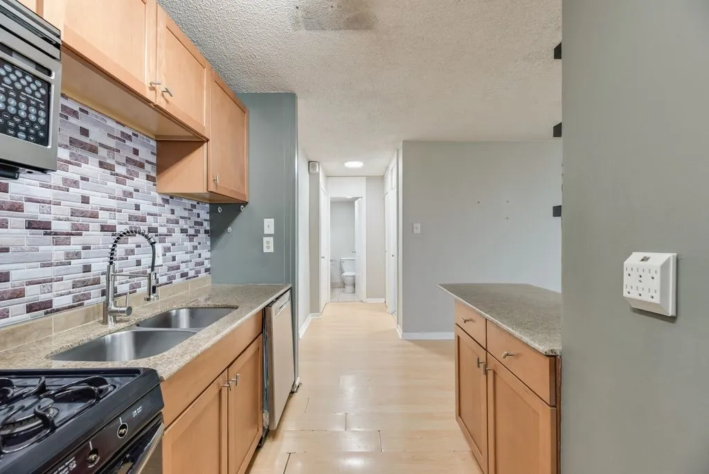 Condominium For Rent in Dallas County , 3883 Turtle Creek Boulevard 1408, Dallas, Texas 75219, 1 Bedroom, 1 Bathroom, 1 Garage spaces, 772 Sqft, built in 1963, mls#21335078, Real Estate Agent in Dallas, Homes For Rent in Dallas county, Homes For Rent in Dallas, Realtor in Dallas Texas, Real Estate Brokerage Independent Realty Texas, Luminita Cordes Realtor