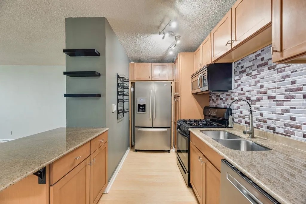 Condominium For Rent in Dallas County , 3883 Turtle Creek Boulevard 1408, Dallas, Texas 75219, 1 Bedroom, 1 Bathroom, 1 Garage spaces, 772 Sqft, built in 1963, mls#21335078, Real Estate Agent in Dallas, Homes For Rent in Dallas county, Homes For Rent in Dallas, Realtor in Dallas Texas, Real Estate Brokerage Independent Realty Texas, Luminita Cordes Realtor