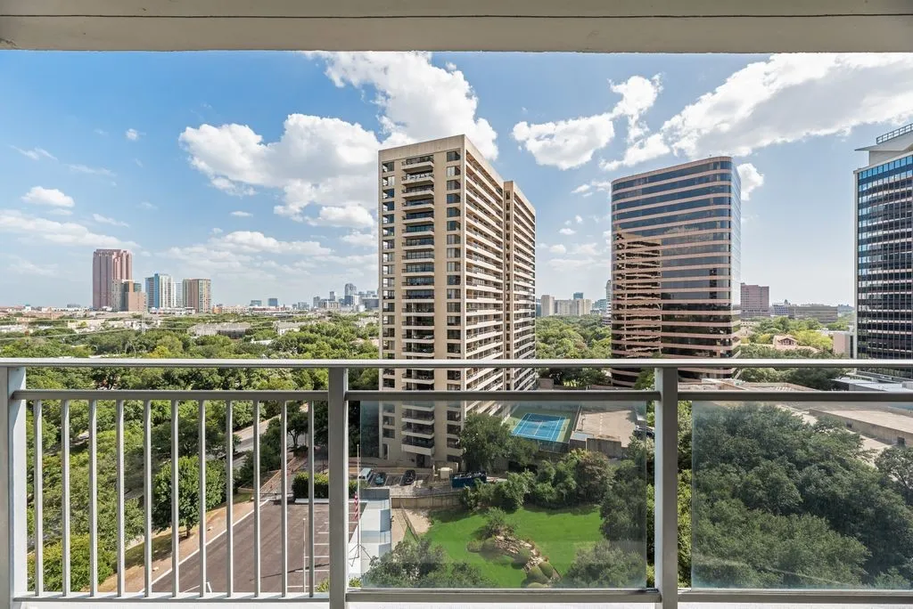 Condominium For Rent in Dallas County , 3883 Turtle Creek Boulevard 1408, Dallas, Texas 75219, 1 Bedroom, 1 Bathroom, 1 Garage spaces, 772 Sqft, built in 1963, mls#21335078, Real Estate Agent in Dallas, Homes For Rent in Dallas county, Homes For Rent in Dallas, Realtor in Dallas Texas, Real Estate Brokerage Independent Realty Texas, Luminita Cordes Realtor