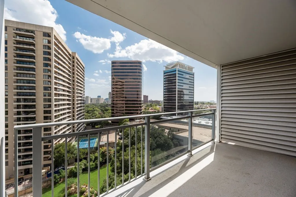Condominium For Rent in Dallas County , 3883 Turtle Creek Boulevard 1408, Dallas, Texas 75219, 1 Bedroom, 1 Bathroom, 1 Garage spaces, 772 Sqft, built in 1963, mls#21335078, Real Estate Agent in Dallas, Homes For Rent in Dallas county, Homes For Rent in Dallas, Realtor in Dallas Texas, Real Estate Brokerage Independent Realty Texas, Luminita Cordes Realtor