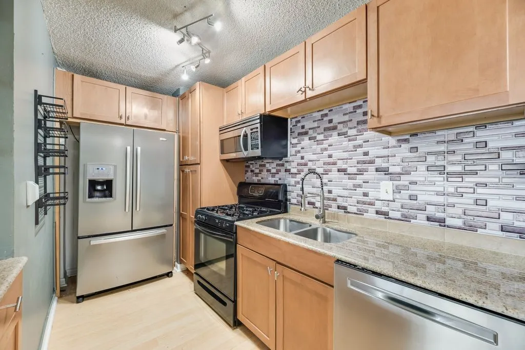 Condominium For Rent in Dallas County , 3883 Turtle Creek Boulevard 1408, Dallas, Texas 75219, 1 Bedroom, 1 Bathroom, 1 Garage spaces, 772 Sqft, built in 1963, mls#21335078, Real Estate Agent in Dallas, Homes For Rent in Dallas county, Homes For Rent in Dallas, Realtor in Dallas Texas, Real Estate Brokerage Independent Realty Texas, Luminita Cordes Realtor