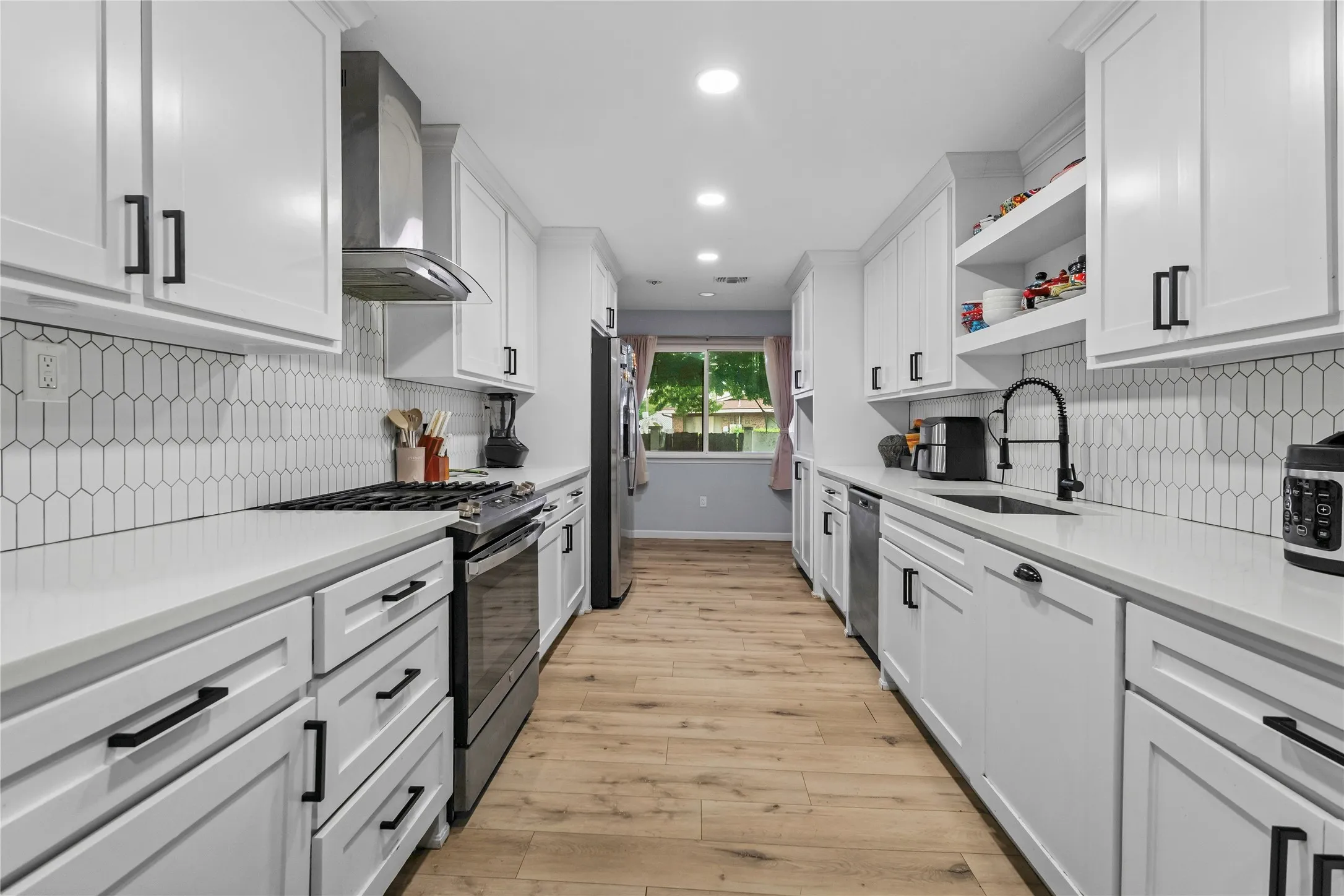 Single Family Residence For Sale in Tarrant County , 8128 Newman Drive, North Richland Hills, Texas 76180, 3 Bedroom, 3 Bathroom, 2 Garage spaces, 1,383 Sqft, built in 1959, mls#21332792, Real Estate Agent in North Richland Hills, Homes For Sale in Tarrant county, Homes For Sale in North Richland Hills, Realtor in North Richland Hills Texas, Real Estate Brokerage Independent Realty Texas, Luminita Cordes Realtor