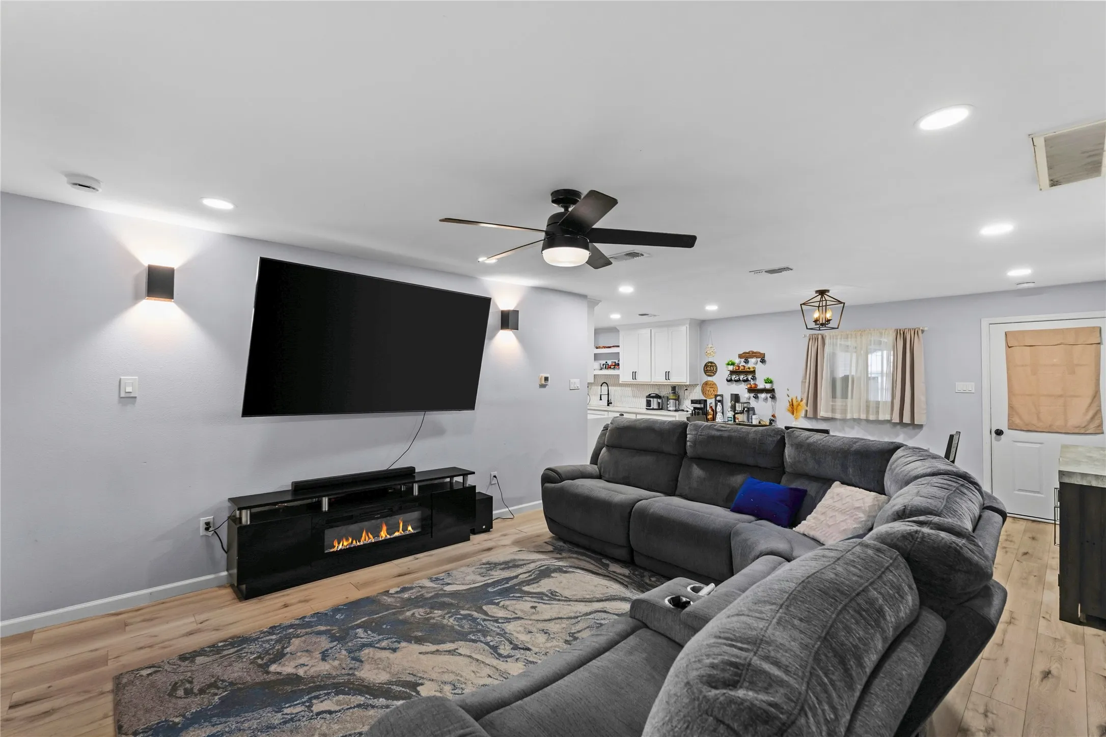 Single Family Residence For Sale in Tarrant County , 8128 Newman Drive, North Richland Hills, Texas 76180, 3 Bedroom, 3 Bathroom, 2 Garage spaces, 1,383 Sqft, built in 1959, mls#21332792, Real Estate Agent in North Richland Hills, Homes For Sale in Tarrant county, Homes For Sale in North Richland Hills, Realtor in North Richland Hills Texas, Real Estate Brokerage Independent Realty Texas, Luminita Cordes Realtor