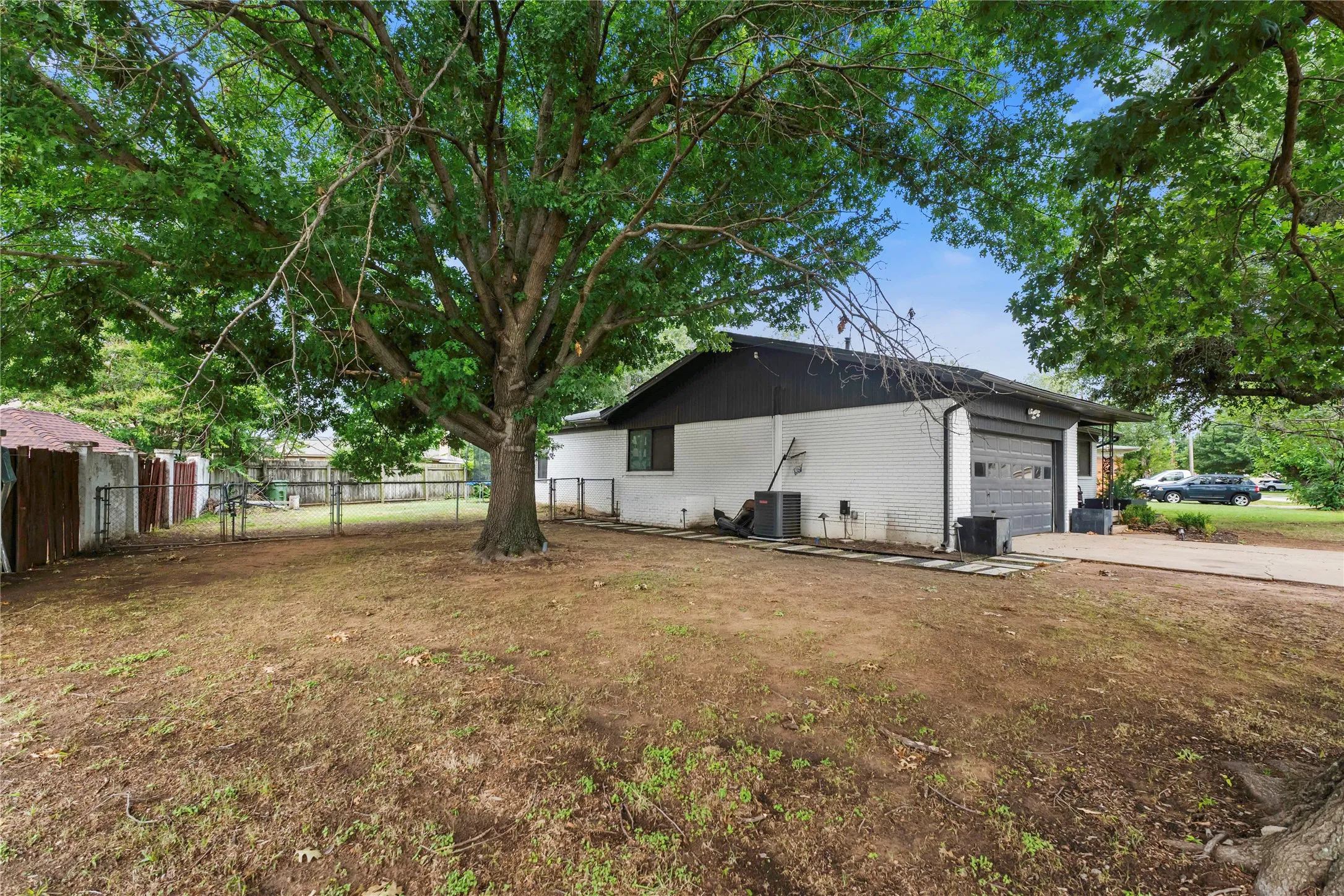 Single Family Residence For Sale in Tarrant County , 8128 Newman Drive, North Richland Hills, Texas 76180, 3 Bedroom, 3 Bathroom, 2 Garage spaces, 1,383 Sqft, built in 1959, mls#21332792, Real Estate Agent in North Richland Hills, Homes For Sale in Tarrant county, Homes For Sale in North Richland Hills, Realtor in North Richland Hills Texas, Real Estate Brokerage Independent Realty Texas, Luminita Cordes Realtor