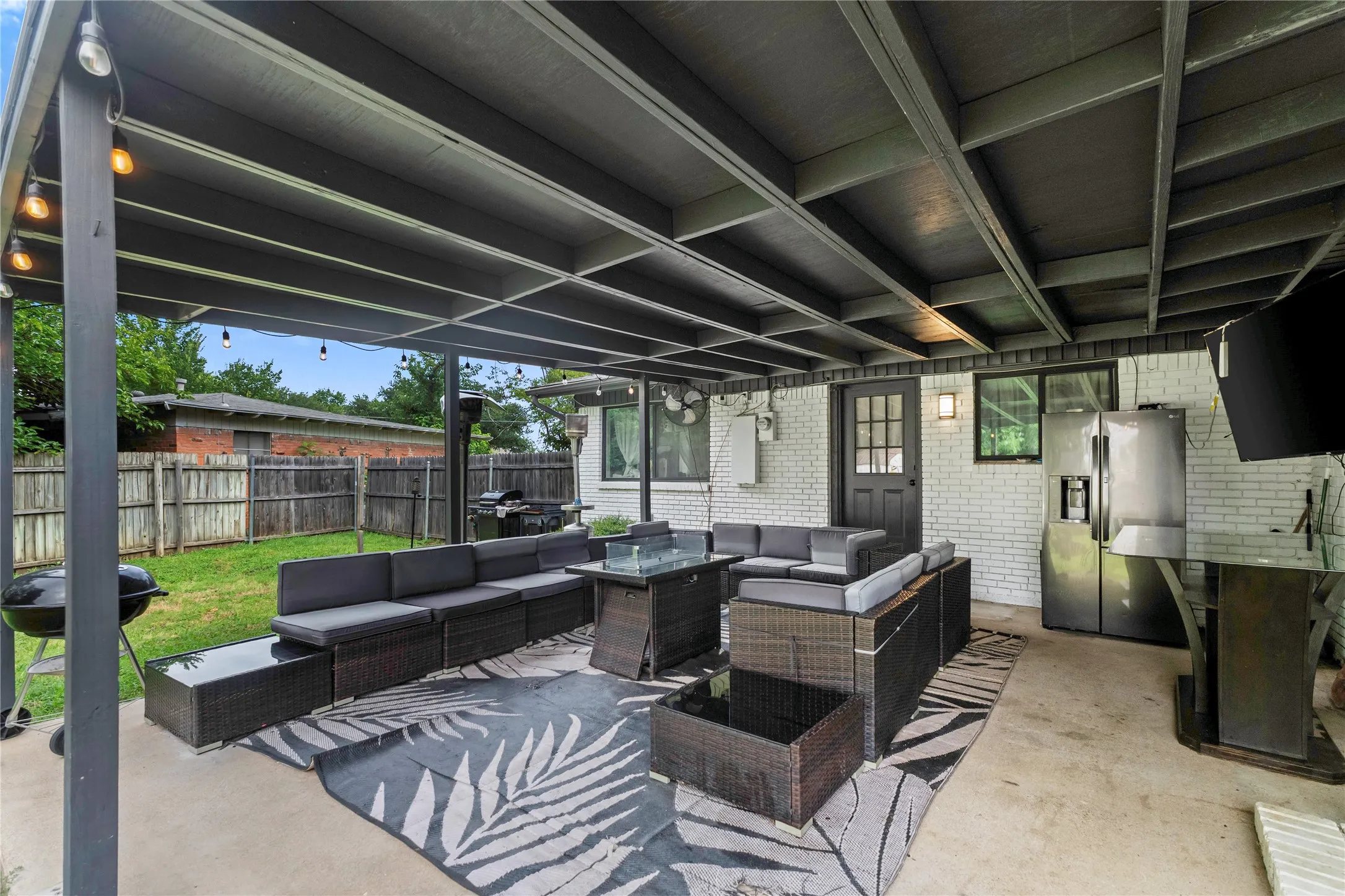 Single Family Residence For Sale in Tarrant County , 8128 Newman Drive, North Richland Hills, Texas 76180, 3 Bedroom, 3 Bathroom, 2 Garage spaces, 1,383 Sqft, built in 1959, mls#21332792, Real Estate Agent in North Richland Hills, Homes For Sale in Tarrant county, Homes For Sale in North Richland Hills, Realtor in North Richland Hills Texas, Real Estate Brokerage Independent Realty Texas, Luminita Cordes Realtor