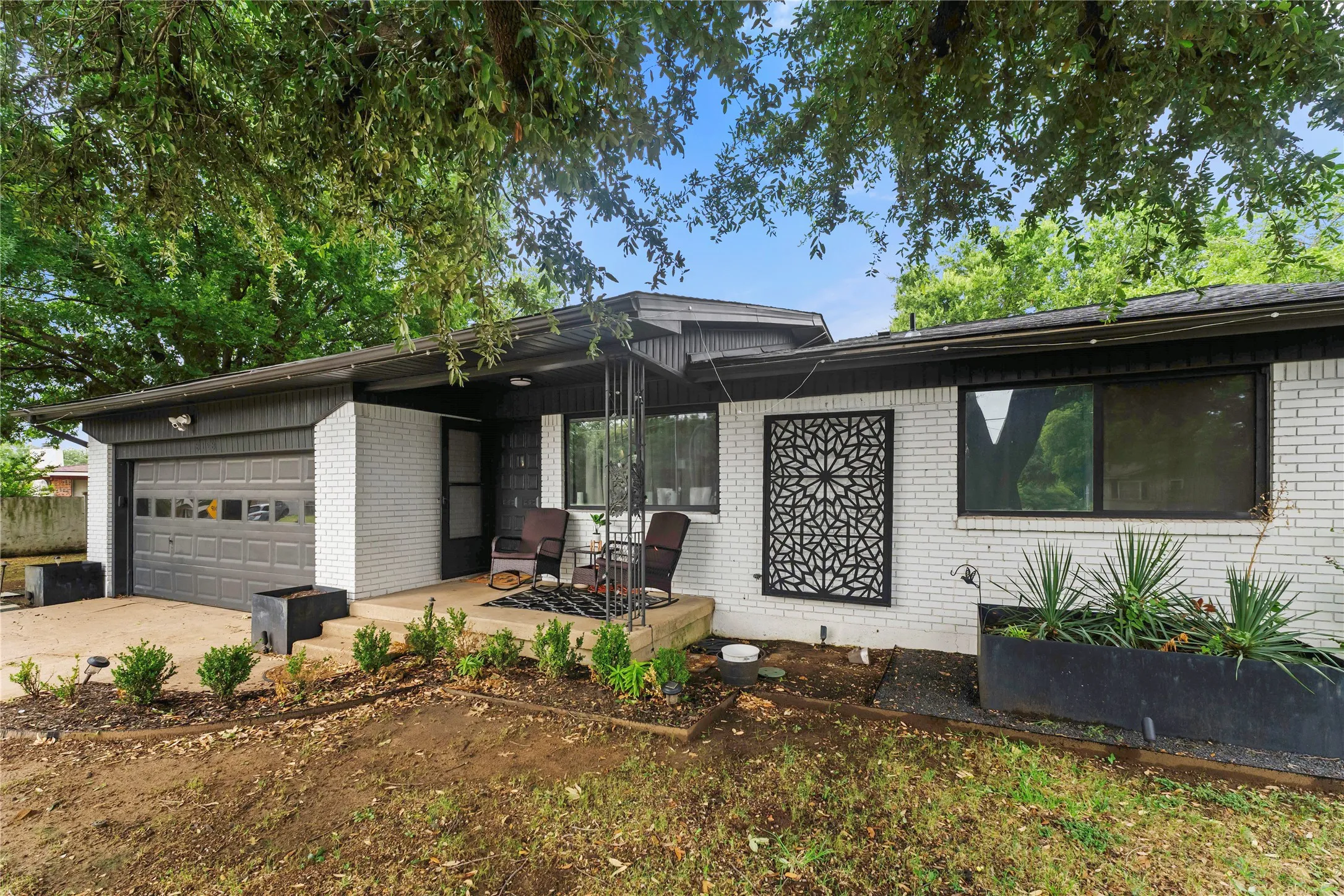 Single Family Residence For Sale in Tarrant County , 8128 Newman Drive, North Richland Hills, Texas 76180, 3 Bedroom, 3 Bathroom, 2 Garage spaces, 1,383 Sqft, built in 1959, mls#21332792, Real Estate Agent in North Richland Hills, Homes For Sale in Tarrant county, Homes For Sale in North Richland Hills, Realtor in North Richland Hills Texas, Real Estate Brokerage Independent Realty Texas, Luminita Cordes Realtor