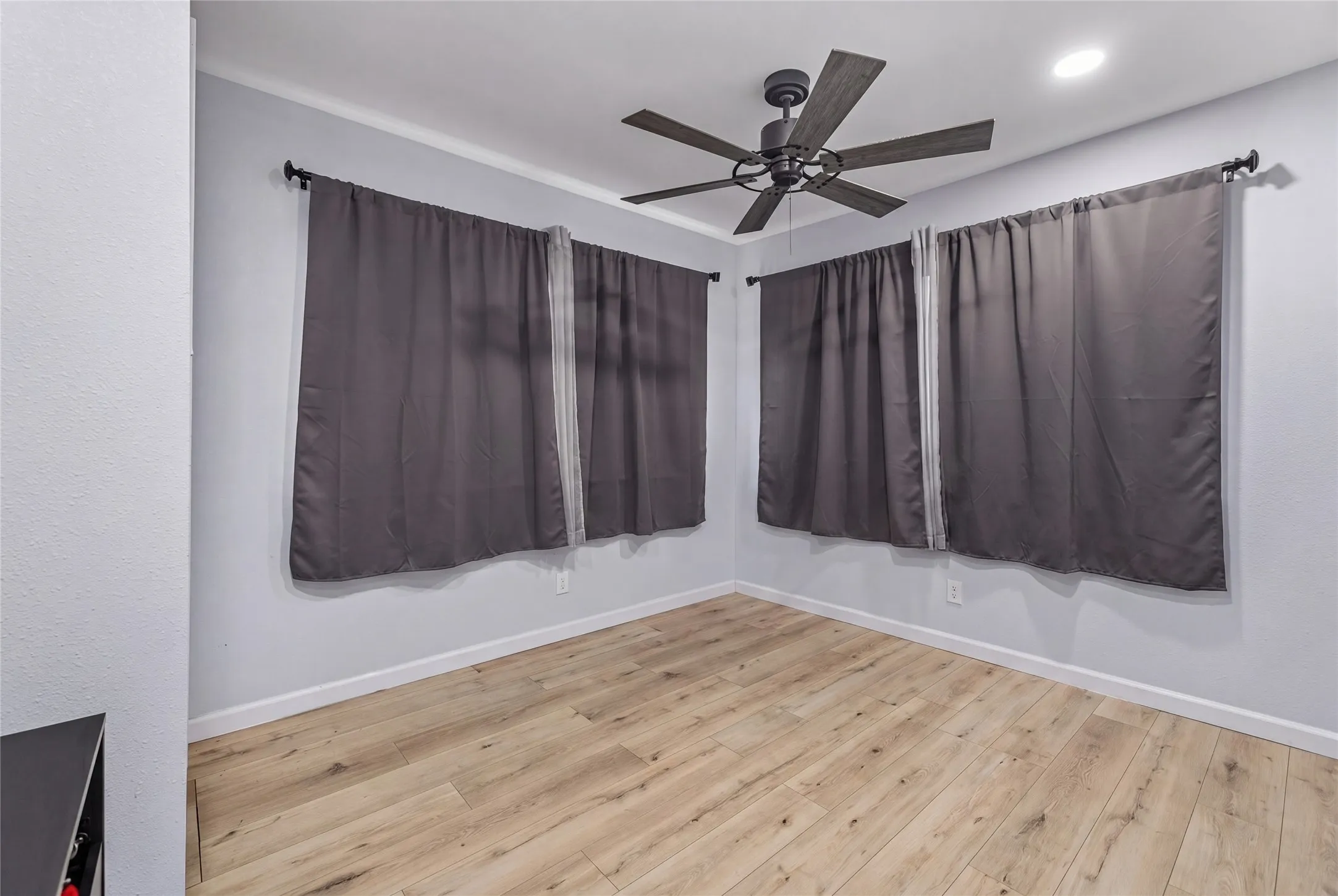 Single Family Residence For Sale in Tarrant County , 8128 Newman Drive, North Richland Hills, Texas 76180, 3 Bedroom, 3 Bathroom, 2 Garage spaces, 1,383 Sqft, built in 1959, mls#21332792, Real Estate Agent in North Richland Hills, Homes For Sale in Tarrant county, Homes For Sale in North Richland Hills, Realtor in North Richland Hills Texas, Real Estate Brokerage Independent Realty Texas, Luminita Cordes Realtor