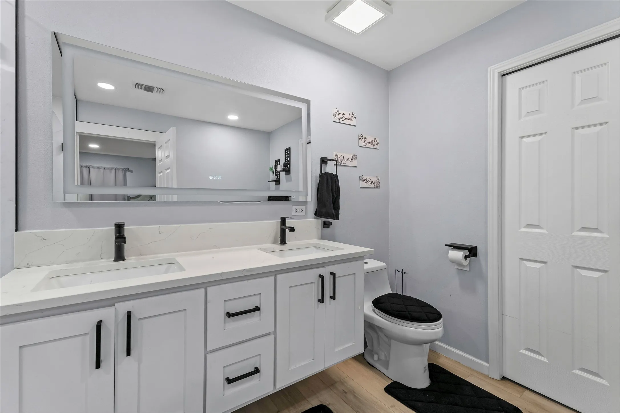 Single Family Residence For Sale in Tarrant County , 8128 Newman Drive, North Richland Hills, Texas 76180, 3 Bedroom, 3 Bathroom, 2 Garage spaces, 1,383 Sqft, built in 1959, mls#21332792, Real Estate Agent in North Richland Hills, Homes For Sale in Tarrant county, Homes For Sale in North Richland Hills, Realtor in North Richland Hills Texas, Real Estate Brokerage Independent Realty Texas, Luminita Cordes Realtor