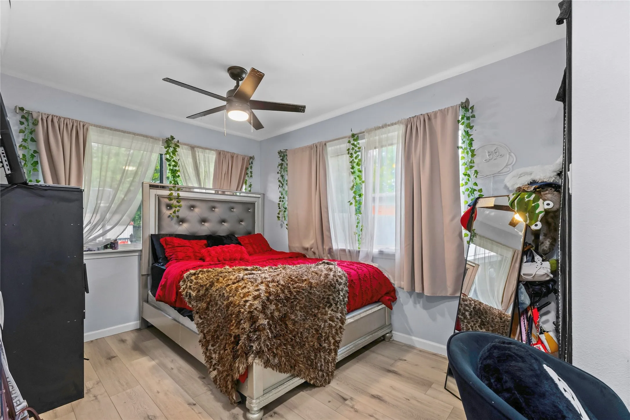 Single Family Residence For Sale in Tarrant County , 8128 Newman Drive, North Richland Hills, Texas 76180, 3 Bedroom, 3 Bathroom, 2 Garage spaces, 1,383 Sqft, built in 1959, mls#21332792, Real Estate Agent in North Richland Hills, Homes For Sale in Tarrant county, Homes For Sale in North Richland Hills, Realtor in North Richland Hills Texas, Real Estate Brokerage Independent Realty Texas, Luminita Cordes Realtor