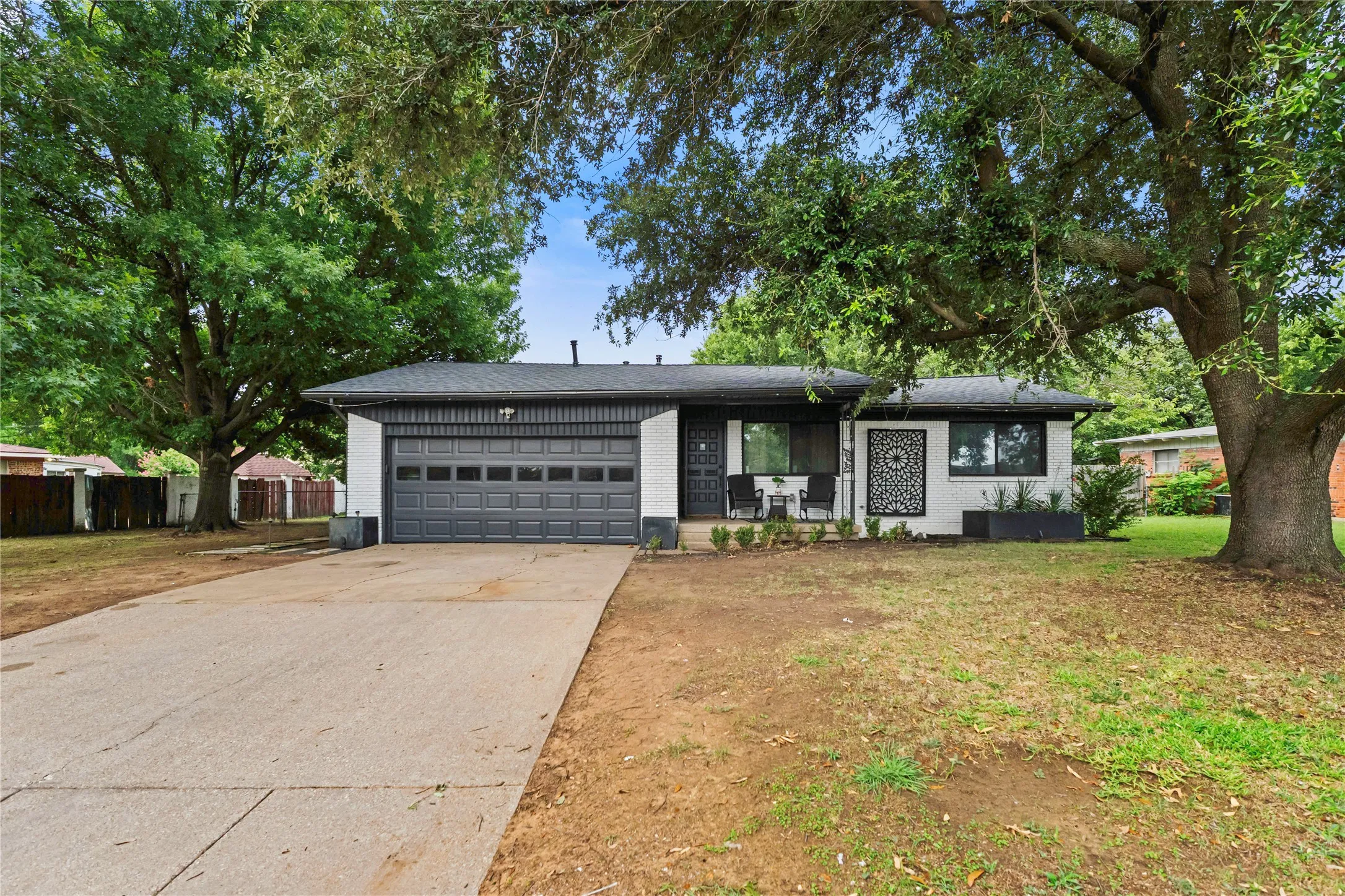 Single Family Residence For Sale in Tarrant County , 8128 Newman Drive, North Richland Hills, Texas 76180, 3 Bedroom, 3 Bathroom, 2 Garage spaces, 1,383 Sqft, built in 1959, mls#21332792, Real Estate Agent in North Richland Hills, Homes For Sale in Tarrant county, Homes For Sale in North Richland Hills, Realtor in North Richland Hills Texas, Real Estate Brokerage Independent Realty Texas, Luminita Cordes Realtor