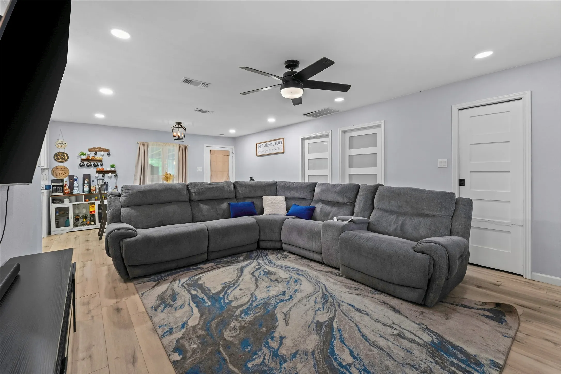 Single Family Residence For Sale in Tarrant County , 8128 Newman Drive, North Richland Hills, Texas 76180, 3 Bedroom, 3 Bathroom, 2 Garage spaces, 1,383 Sqft, built in 1959, mls#21332792, Real Estate Agent in North Richland Hills, Homes For Sale in Tarrant county, Homes For Sale in North Richland Hills, Realtor in North Richland Hills Texas, Real Estate Brokerage Independent Realty Texas, Luminita Cordes Realtor