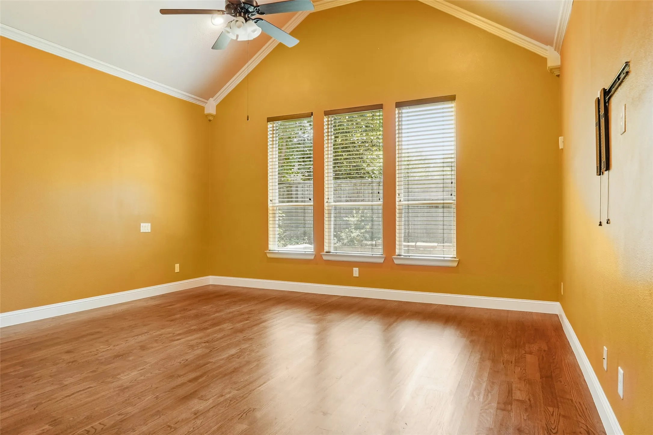 Single Family Residence For Rent in Tarrant County , 1225 Huron Drive, Grapevine, Texas 76051, 5 Bedrooms, 5 Bathrooms, 3 Garage spaces, 4,539 Sqft, built in 2014, Price $5,800, mls#21335084, Real Estate Agent in Grapevine, Homes For Rent in Tarrant county, Homes For Rent in Grapevine, Realtor in Grapevine Texas, Real Estate Brokerage Independent Realty Texas, Luminita Cordes Realtor