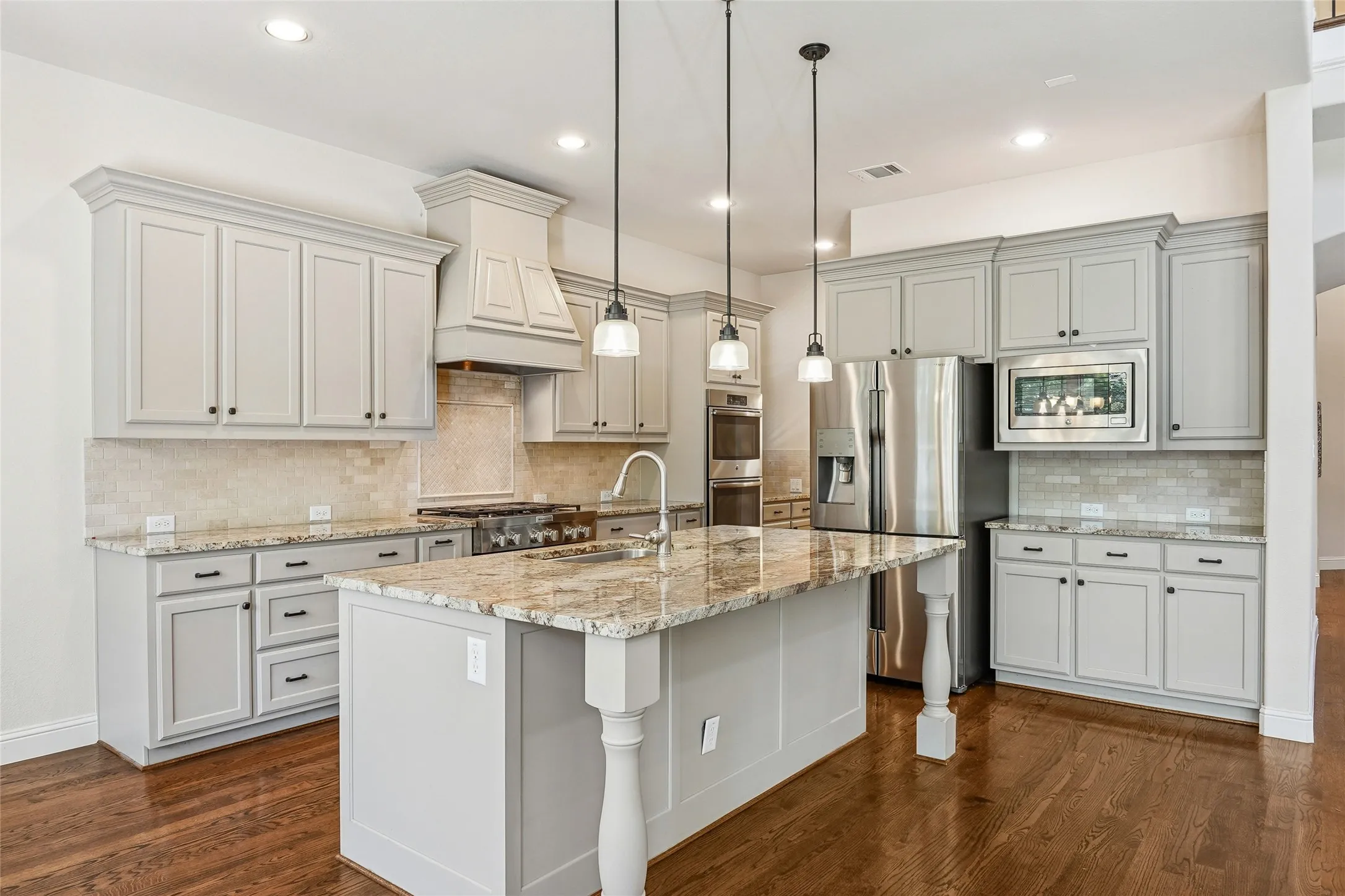 Single Family Residence For Rent in Tarrant County , 1225 Huron Drive, Grapevine, Texas 76051, 5 Bedrooms, 5 Bathrooms, 3 Garage spaces, 4,539 Sqft, built in 2014, Price $5,800, mls#21335084, Real Estate Agent in Grapevine, Homes For Rent in Tarrant county, Homes For Rent in Grapevine, Realtor in Grapevine Texas, Real Estate Brokerage Independent Realty Texas, Luminita Cordes Realtor