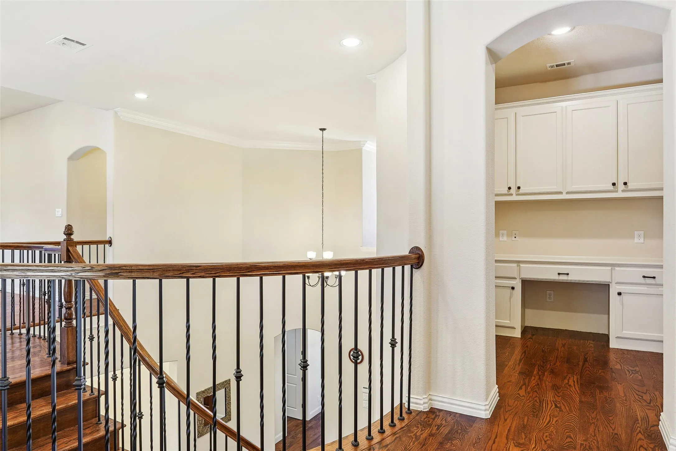 Single Family Residence For Rent in Tarrant County , 1225 Huron Drive, Grapevine, Texas 76051, 5 Bedrooms, 5 Bathrooms, 3 Garage spaces, 4,539 Sqft, built in 2014, Price $5,800, mls#21335084, Real Estate Agent in Grapevine, Homes For Rent in Tarrant county, Homes For Rent in Grapevine, Realtor in Grapevine Texas, Real Estate Brokerage Independent Realty Texas, Luminita Cordes Realtor