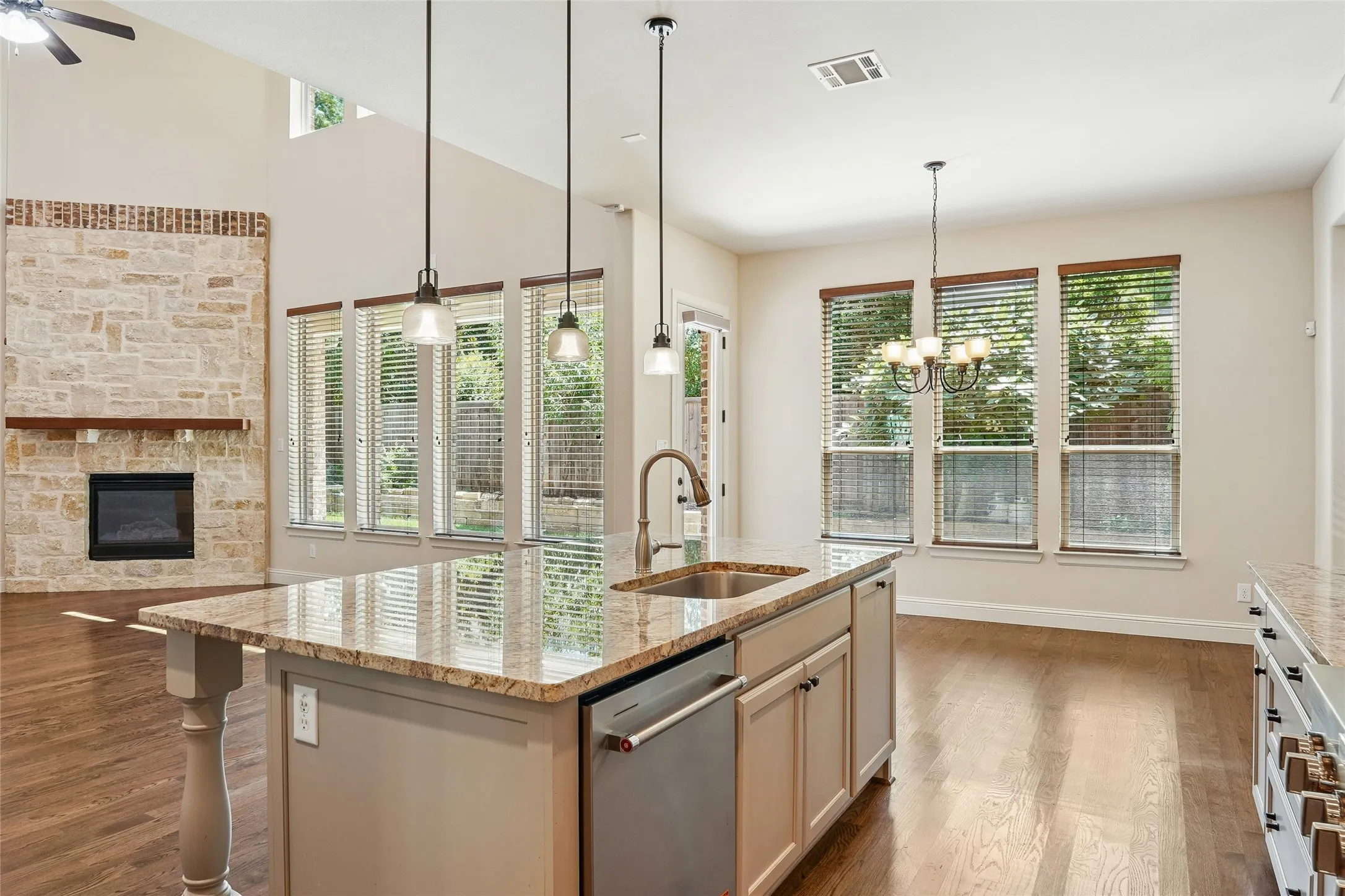 Single Family Residence For Rent in Tarrant County , 1225 Huron Drive, Grapevine, Texas 76051, 5 Bedrooms, 5 Bathrooms, 3 Garage spaces, 4,539 Sqft, built in 2014, Price $5,800, mls#21335084, Real Estate Agent in Grapevine, Homes For Rent in Tarrant county, Homes For Rent in Grapevine, Realtor in Grapevine Texas, Real Estate Brokerage Independent Realty Texas, Luminita Cordes Realtor