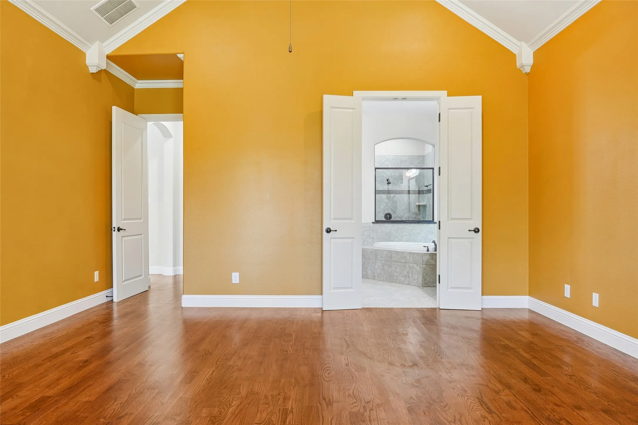 Single Family Residence For Rent in Tarrant County , 1225 Huron Drive, Grapevine, Texas 76051, 5 Bedrooms, 5 Bathrooms, 3 Garage spaces, 4,539 Sqft, built in 2014, Price $5,800, mls#21335084, Real Estate Agent in Grapevine, Homes For Rent in Tarrant county, Homes For Rent in Grapevine, Realtor in Grapevine Texas, Real Estate Brokerage Independent Realty Texas, Luminita Cordes Realtor
