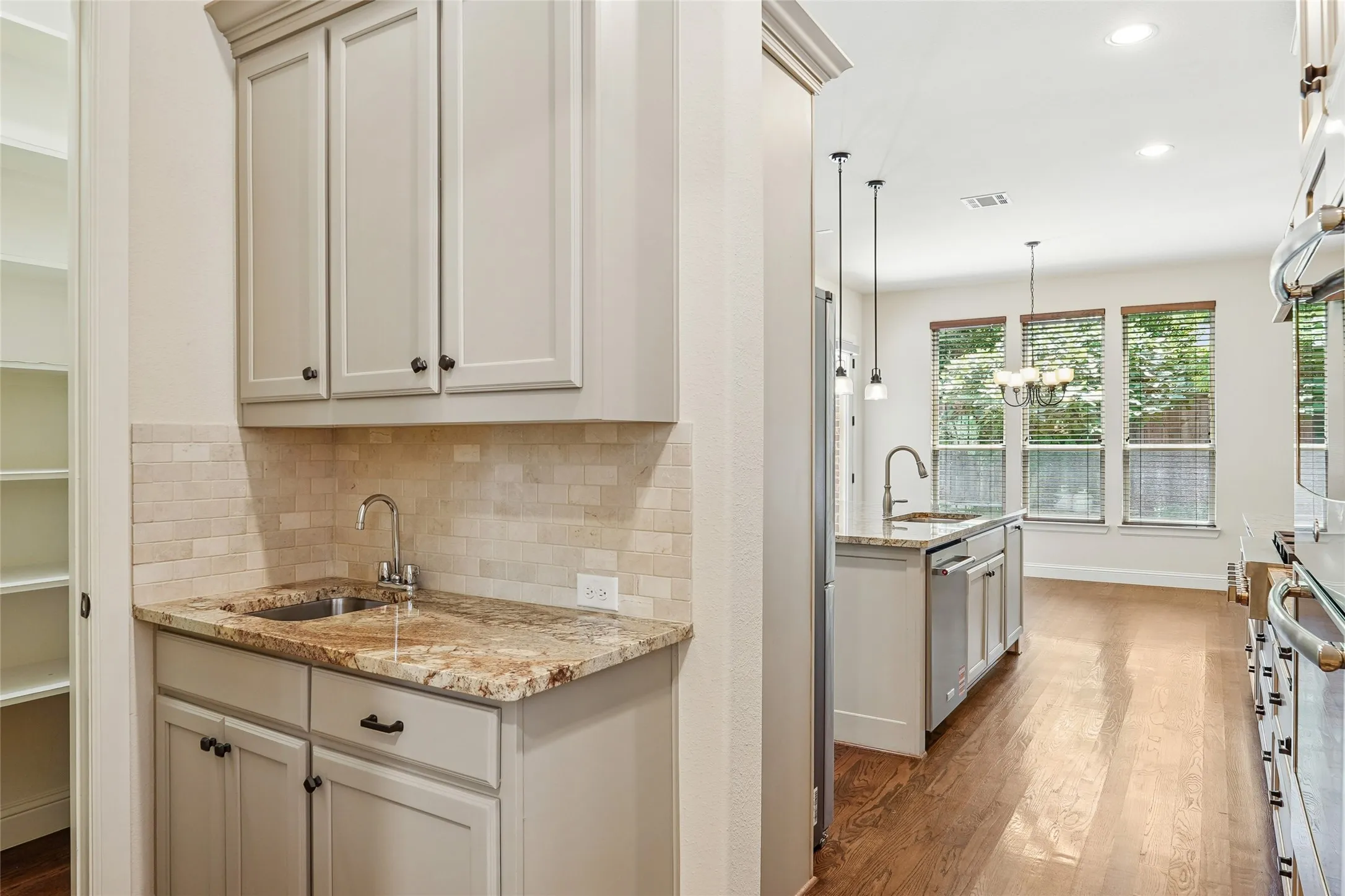 Single Family Residence For Rent in Tarrant County , 1225 Huron Drive, Grapevine, Texas 76051, 5 Bedrooms, 5 Bathrooms, 3 Garage spaces, 4,539 Sqft, built in 2014, Price $5,800, mls#21335084, Real Estate Agent in Grapevine, Homes For Rent in Tarrant county, Homes For Rent in Grapevine, Realtor in Grapevine Texas, Real Estate Brokerage Independent Realty Texas, Luminita Cordes Realtor